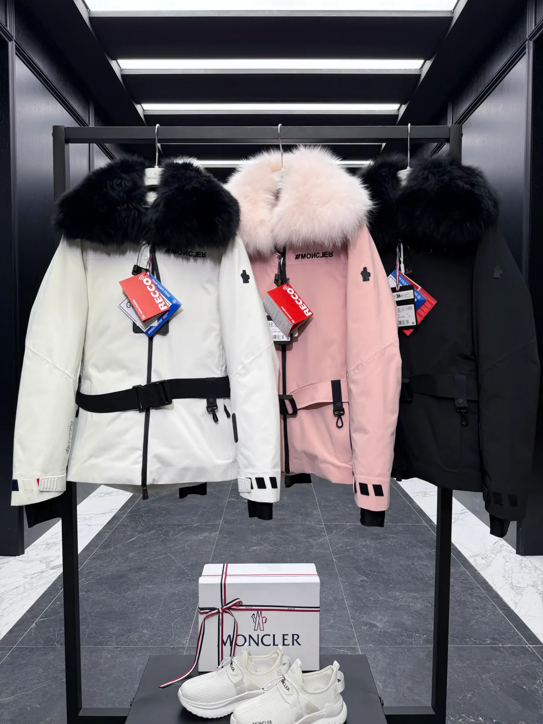 Куртки И Пуховики Женские Moncler 18133611