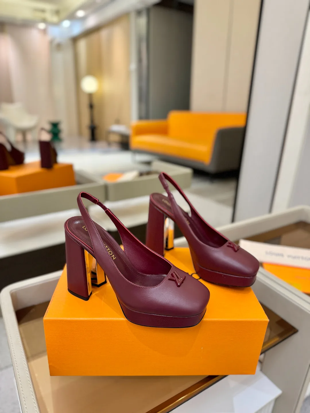 Туфли Женские Louis Vuitton 10910194