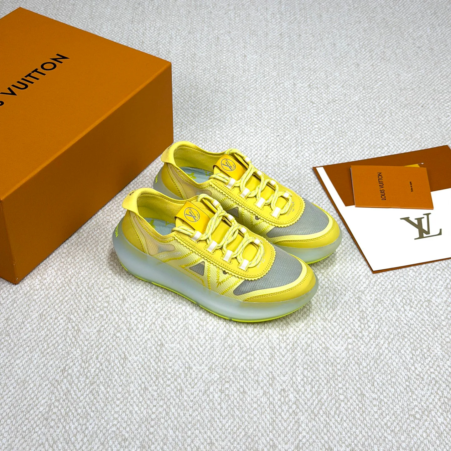Кроссовки Женские Louis Vuitton 18265149