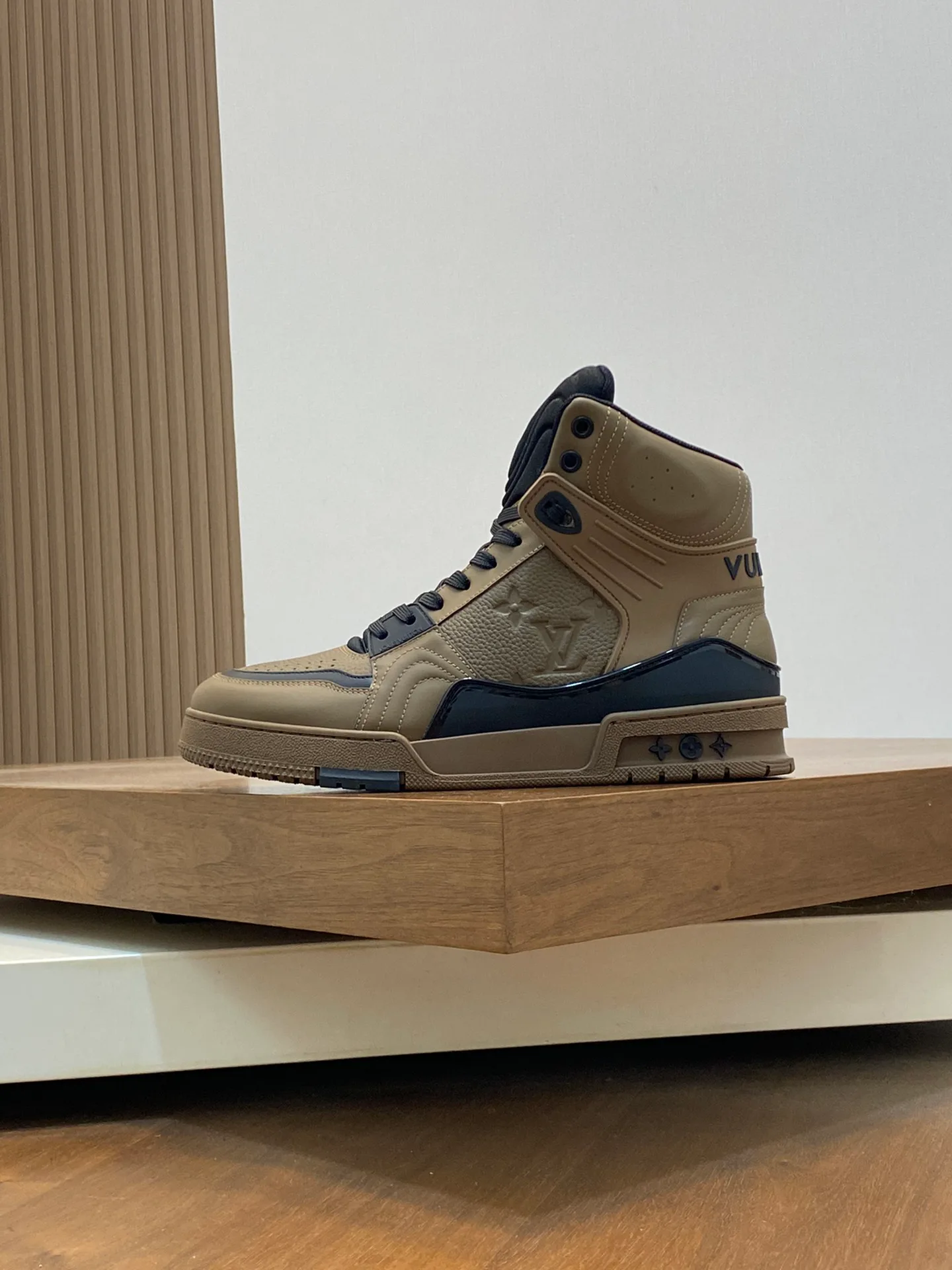 Кроссовки Мужские Louis Vuitton 1483823