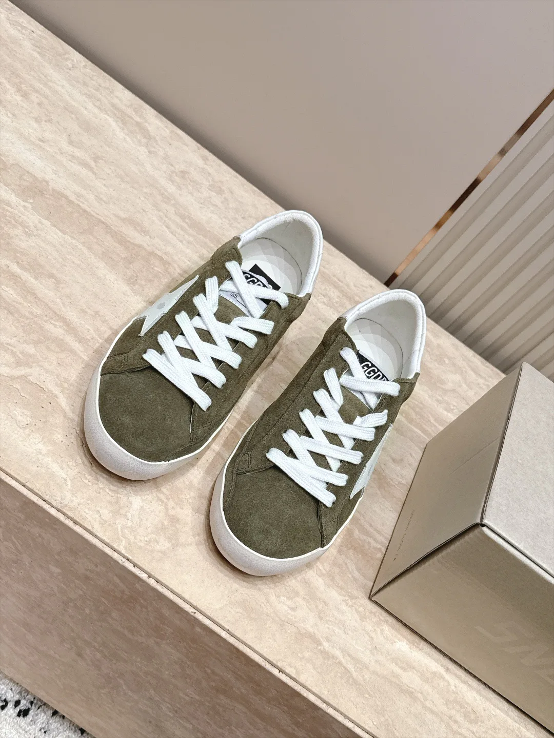 Кроссовки Женские Golden Goose 17963440