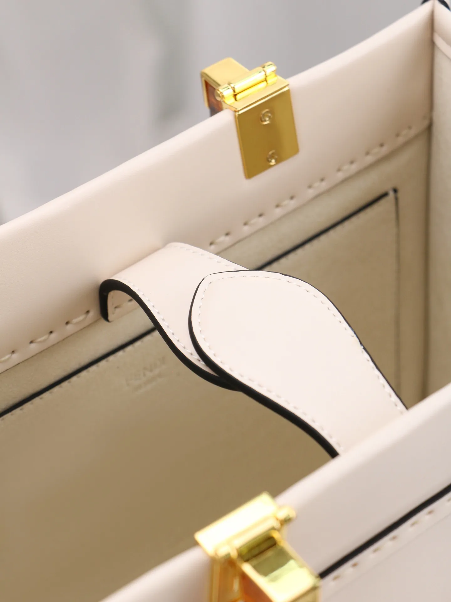 Классические Сумки Женские Fendi 18005131