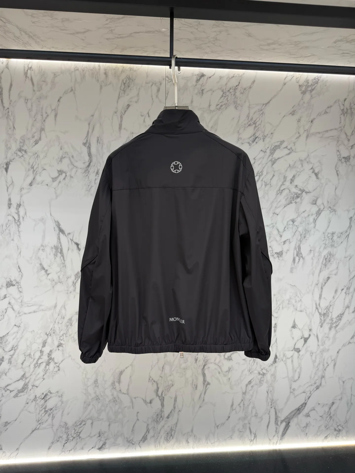 Куртки И Пуховики Мужские Moncler 11512924