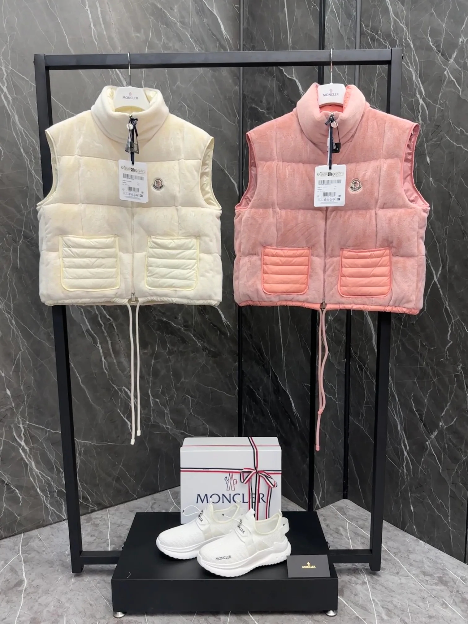 Жилеты Женские Moncler 19204226