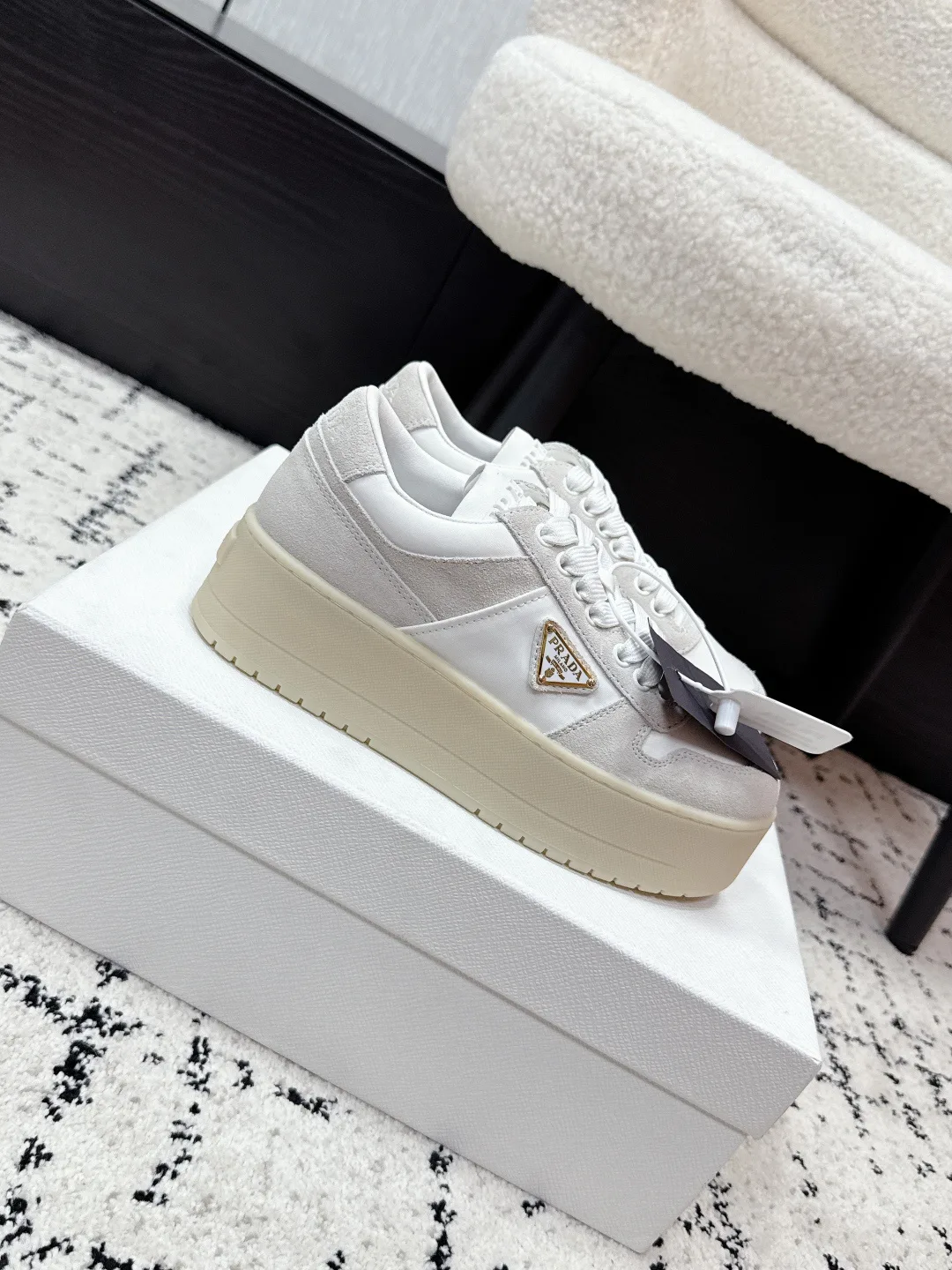Кроссовки Женские Prada 18964660