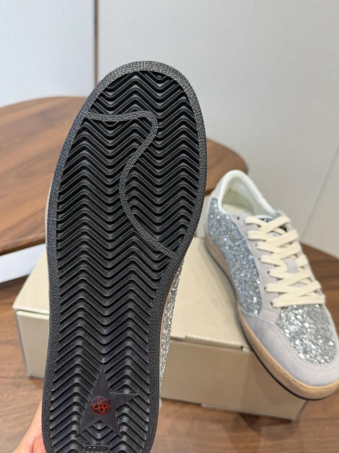 Кроссовки Женские Golden Goose 18357251