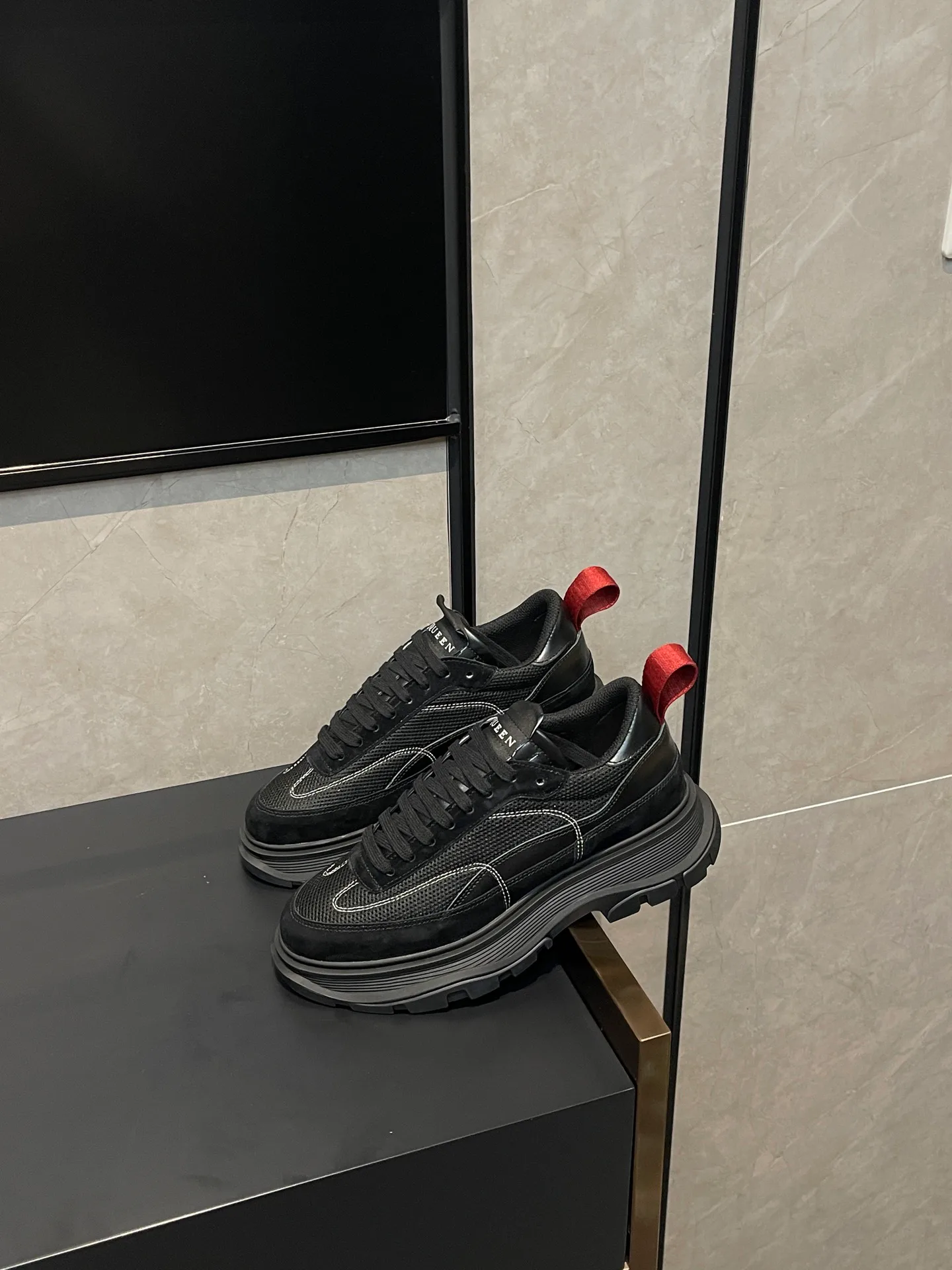 Кроссовки Женские Alexander Mcqueen 18363947