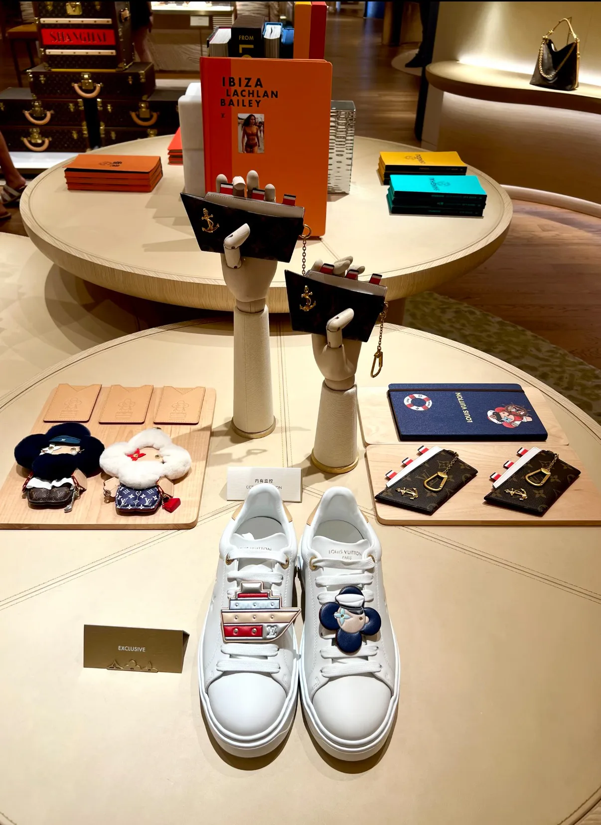 Кроссовки Женские Louis Vuitton 18547379