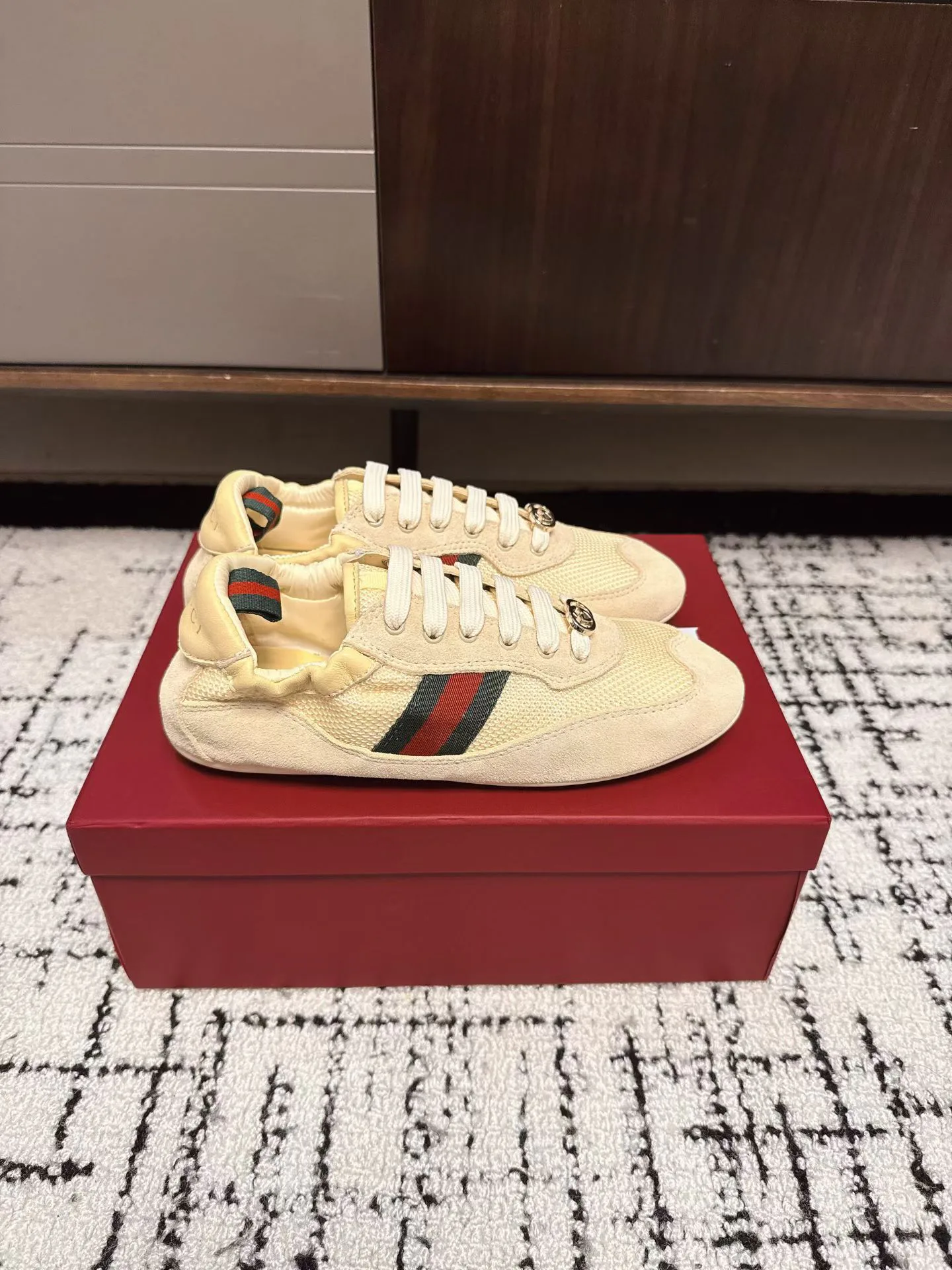 Кроссовки Женские Gucci 736016