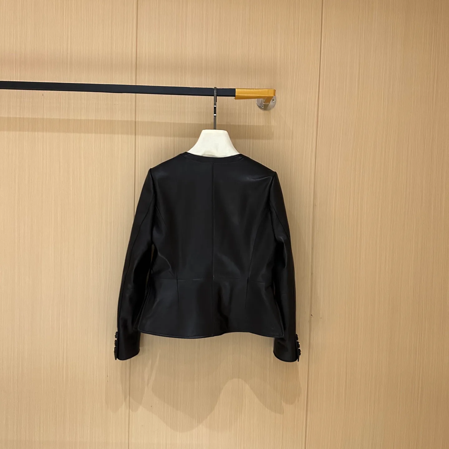 Кожаные Куртки И Дублёнки Женские Christian Dior 11007757