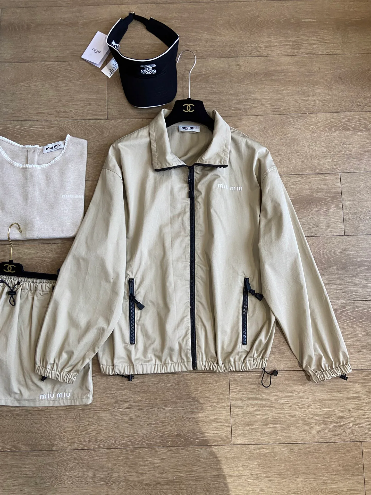 Куртки И Пуховики Женские Miu Miu 17687386