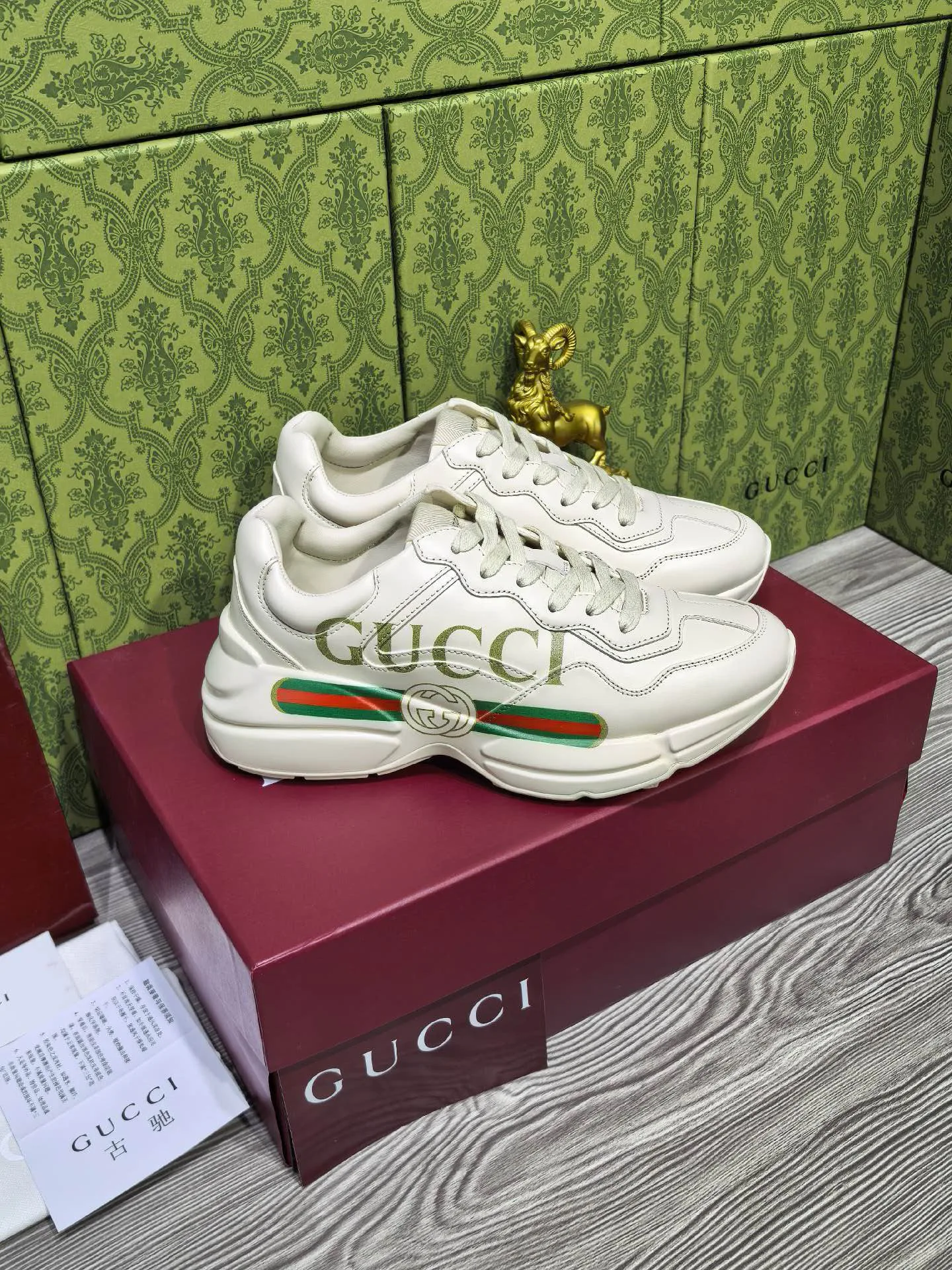 Кроссовки Женские Gucci 18039943