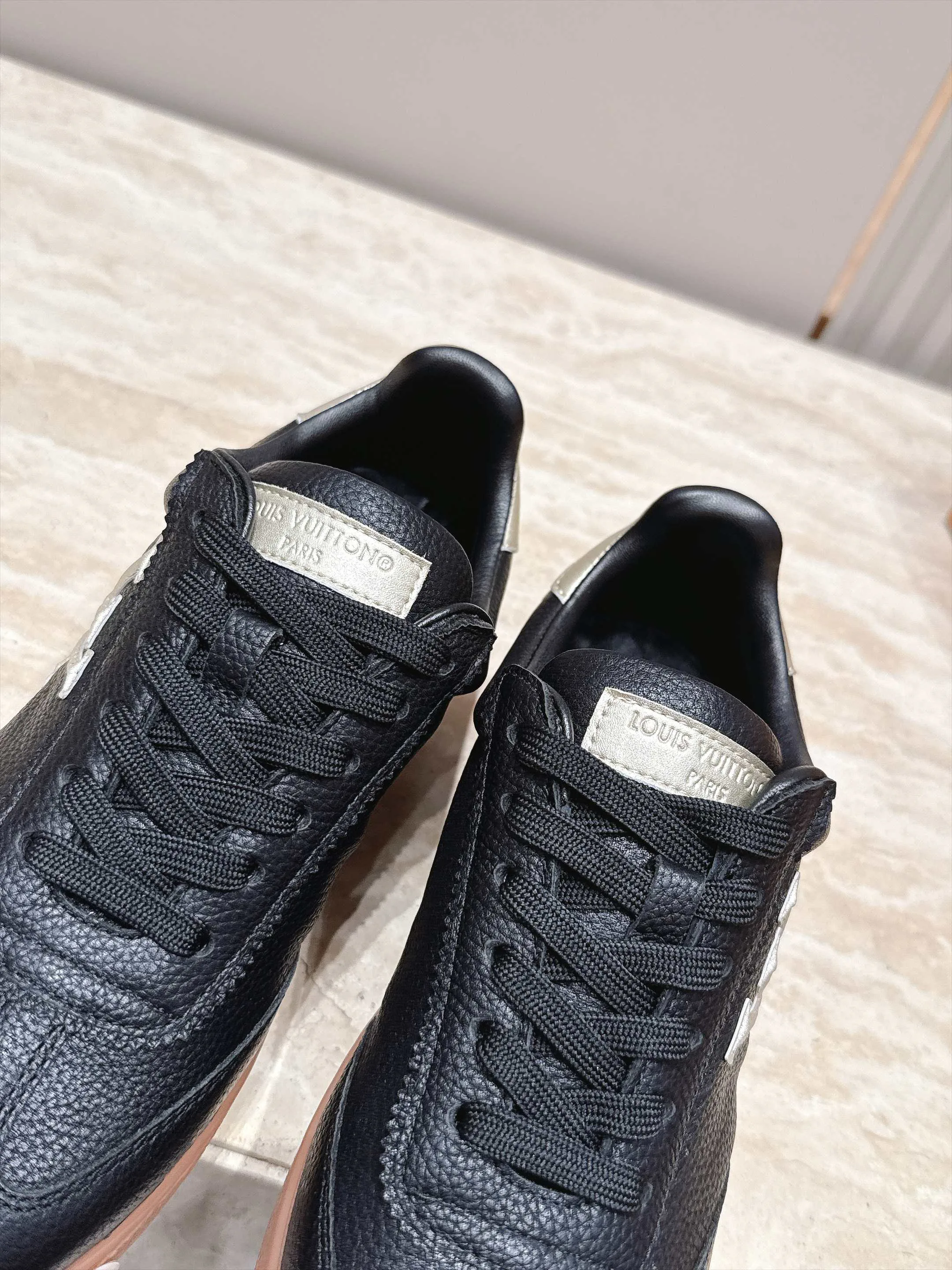 Кроссовки Женские Louis Vuitton 18492490
