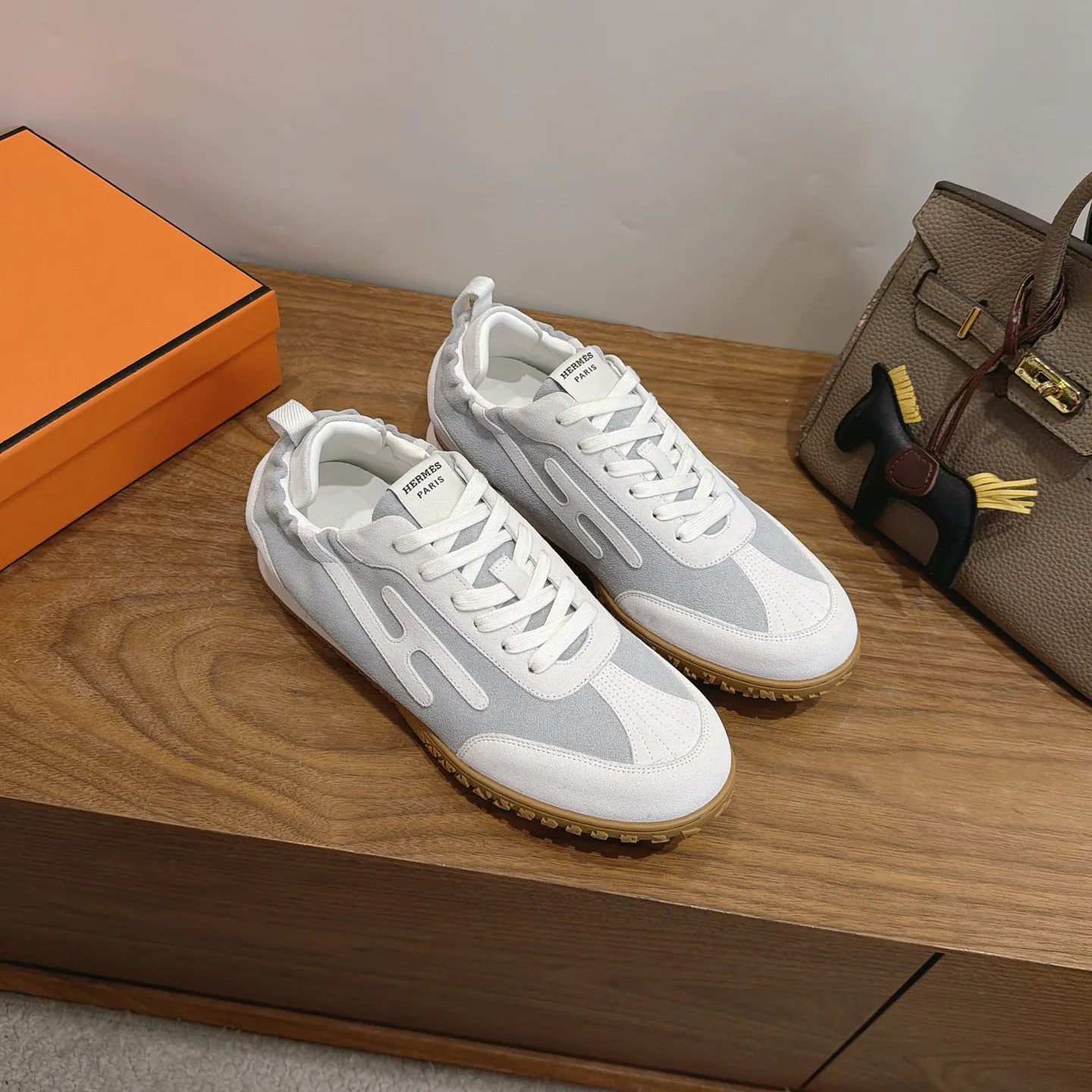 Кроссовки Женские Hermes 18230835