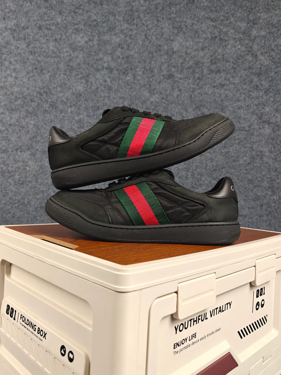 Кроссовки Женские Gucci 18417496