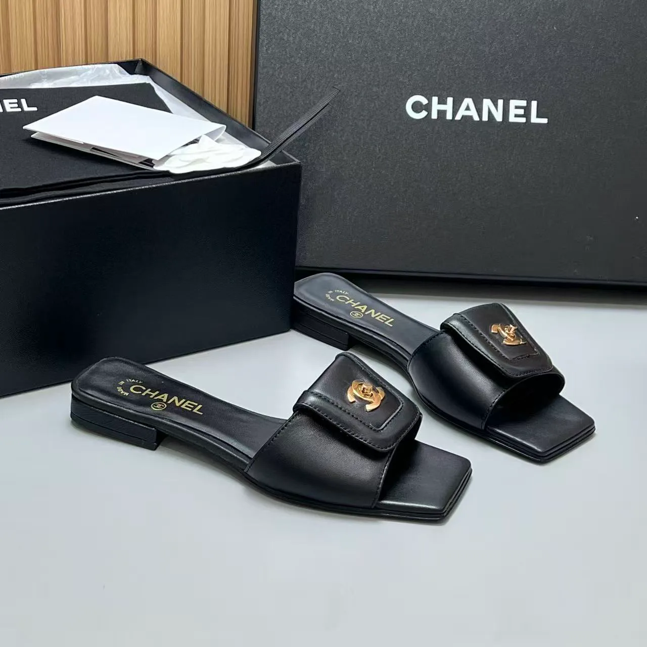 Шлепанцы Женские Chanel 11709163