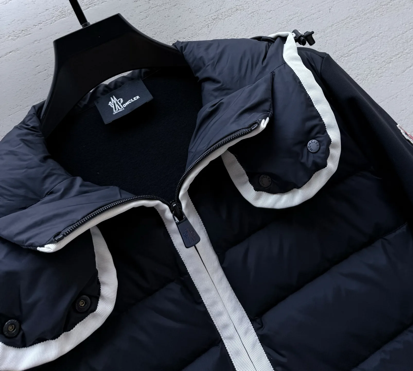 Куртки И Пуховики Женские Moncler 18858542