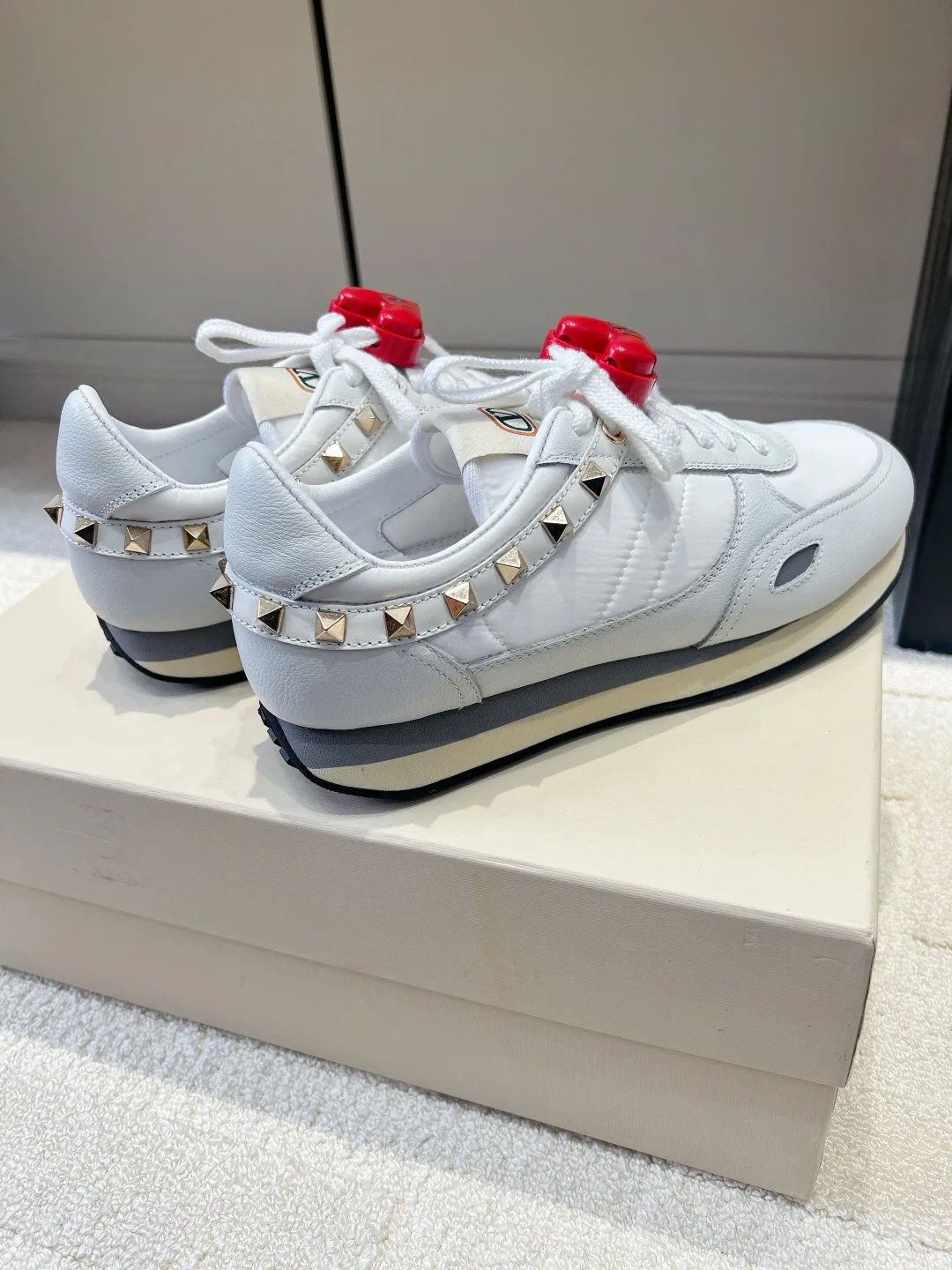 Кроссовки Женские Valentino 18436570