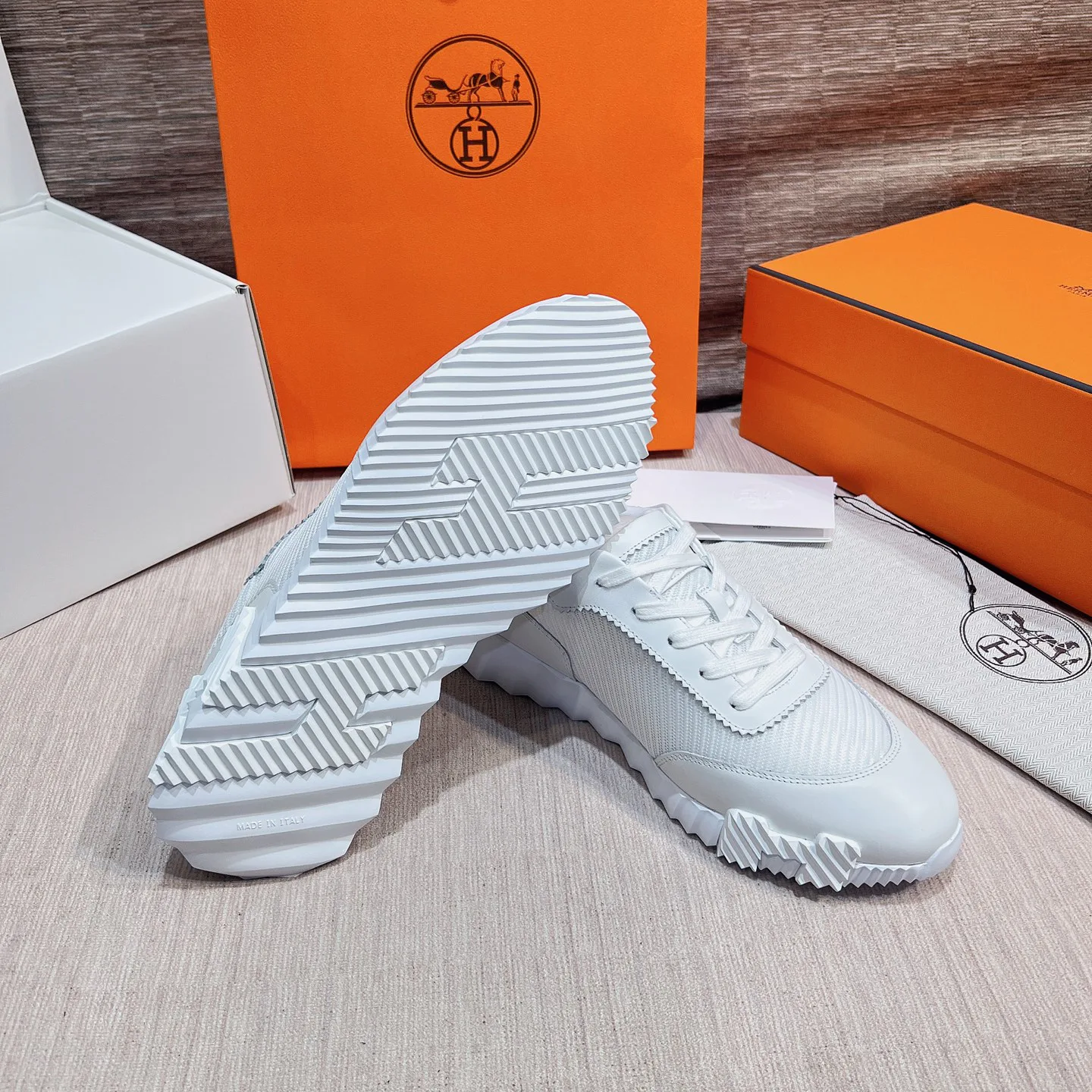 Кроссовки Женские Hermes 17749552