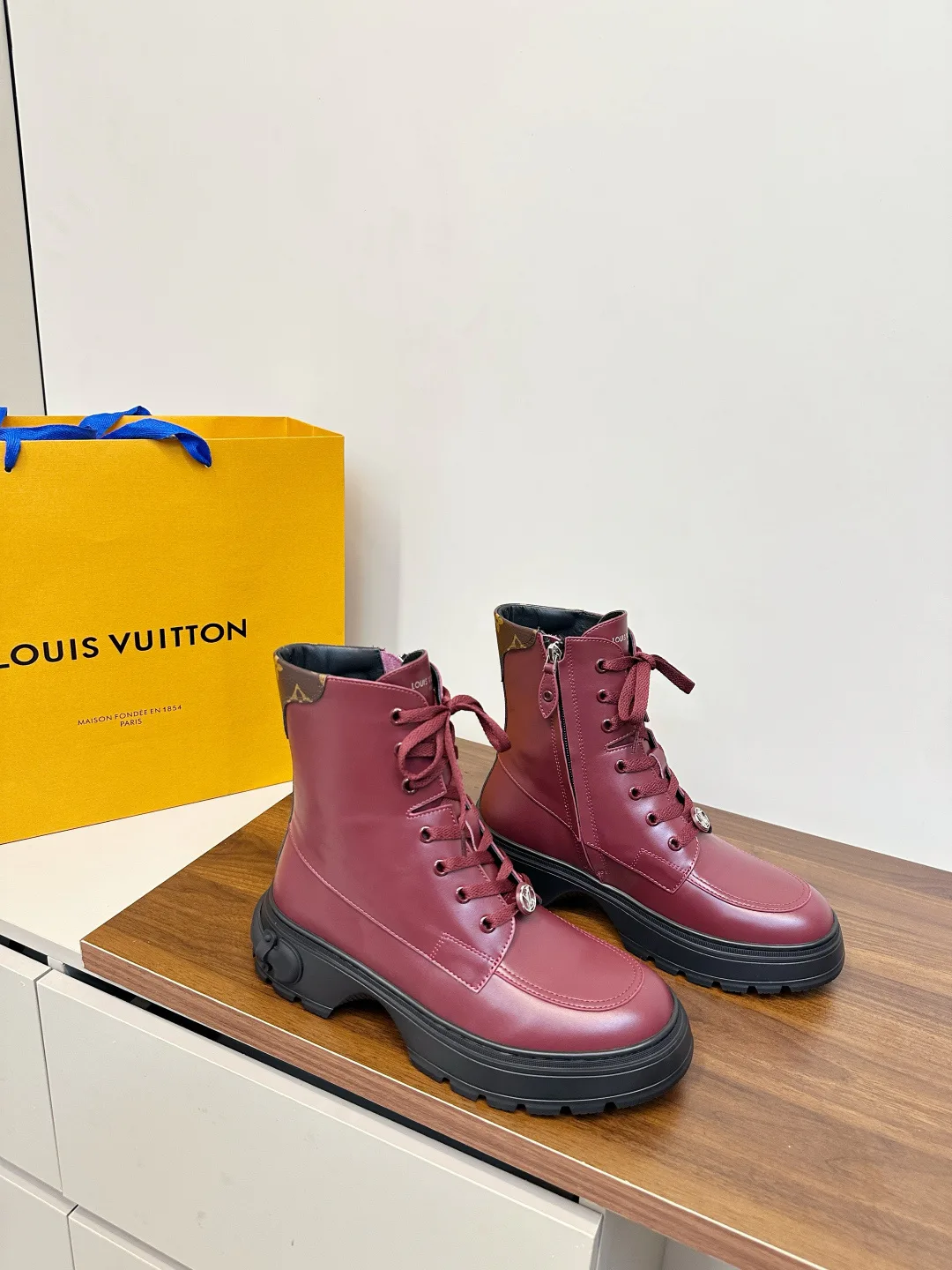 Ботинки Женские Louis Vuitton 1468754
