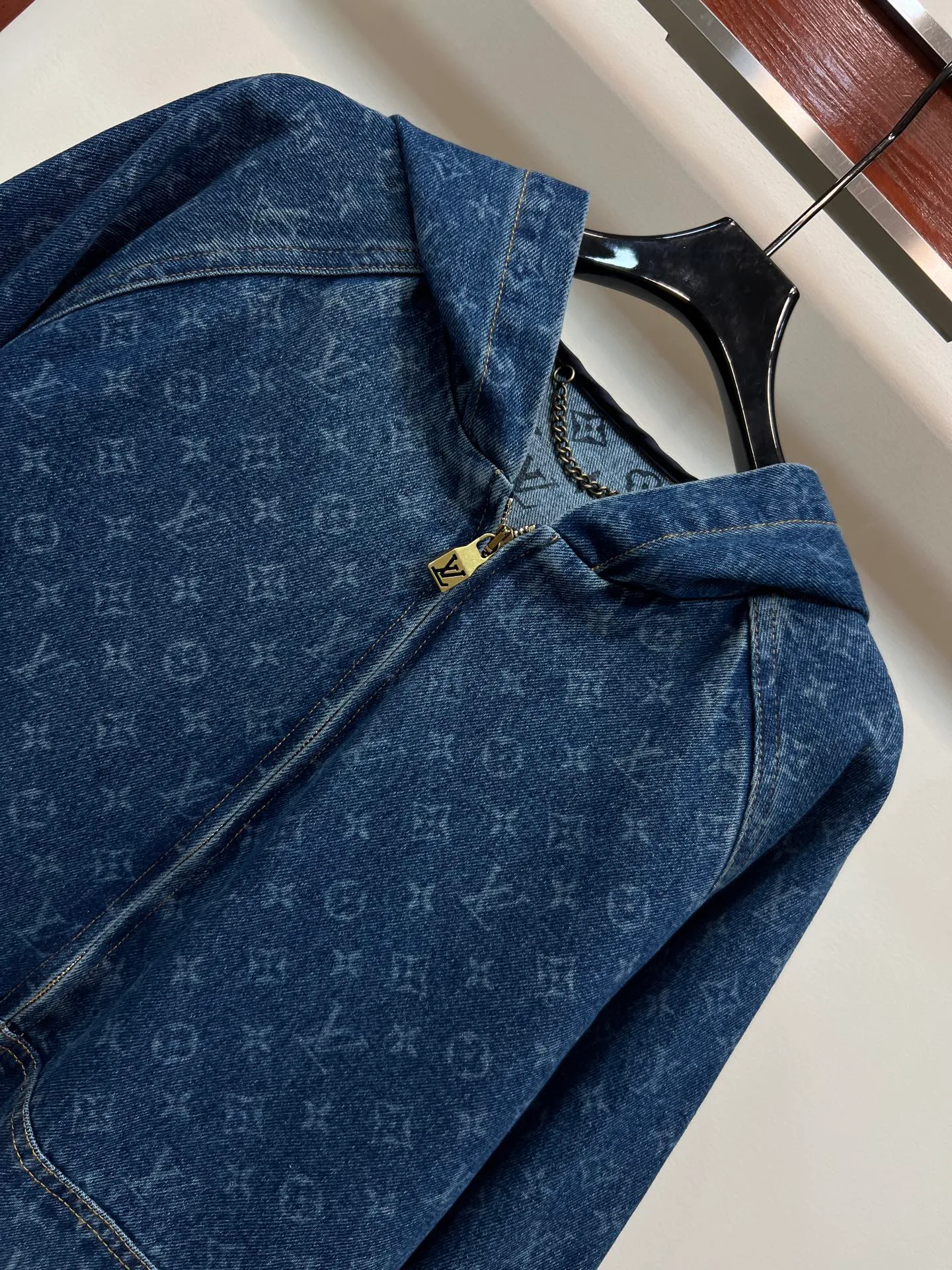 Куртки И Пуховики Женские Louis Vuitton 18408127