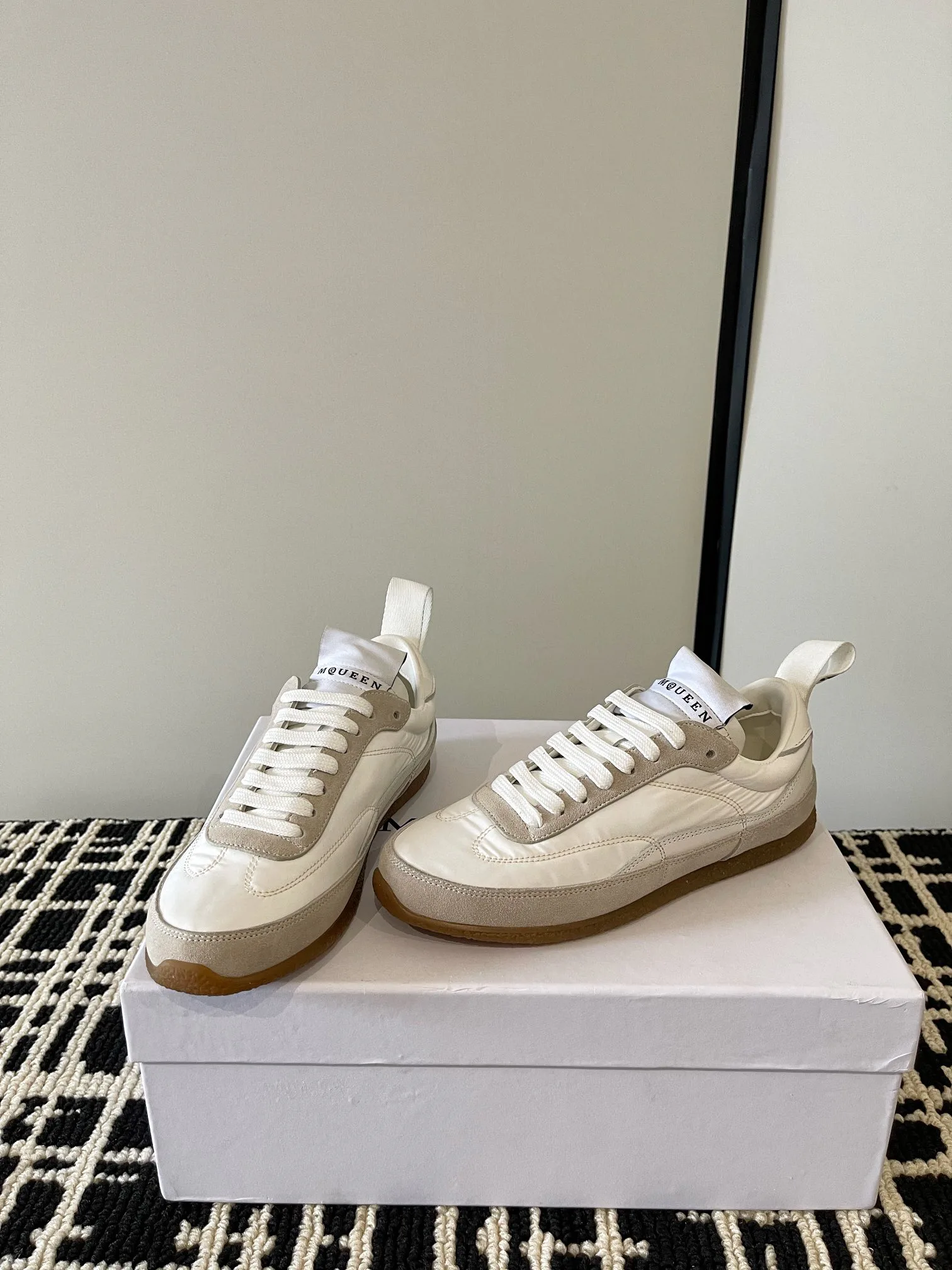 Кроссовки Женские Alexander Mcqueen 10654956