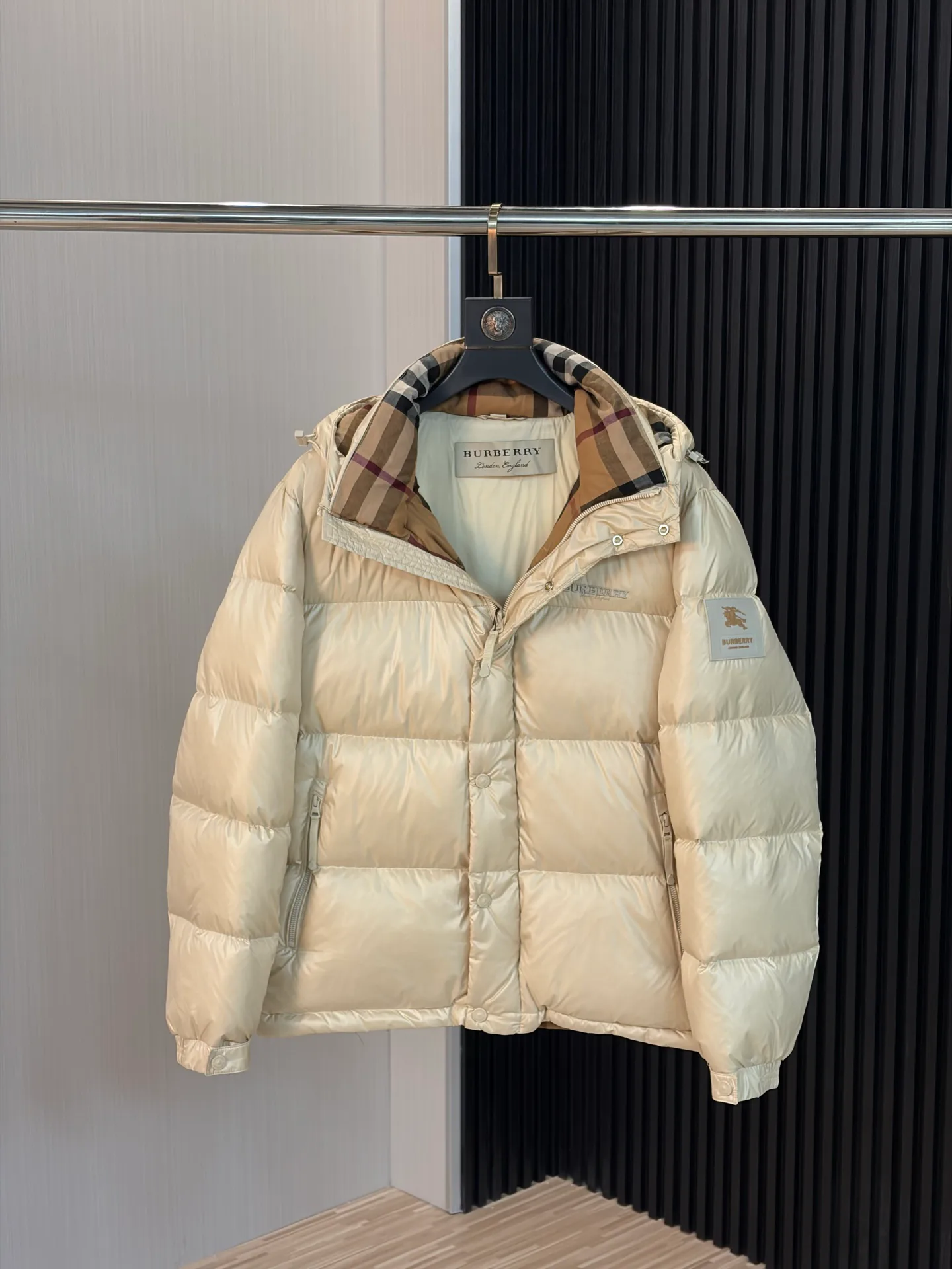 Куртки И Пуховики Женские Burberry 18689142