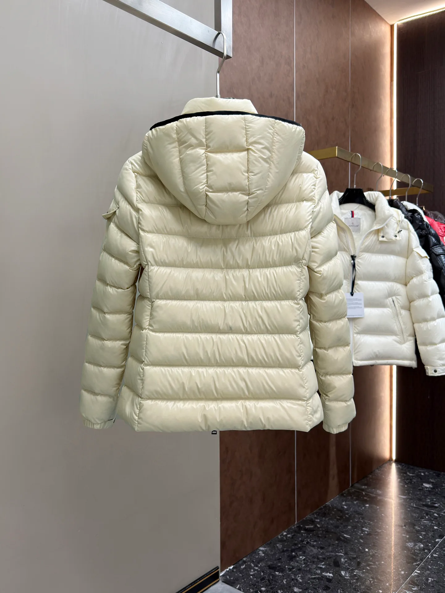 Куртки И Пуховики Женские Moncler 18631575