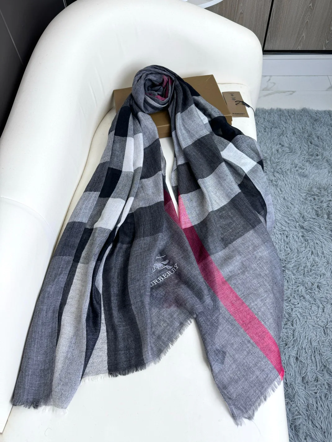 Шарфы Burberry 18501119