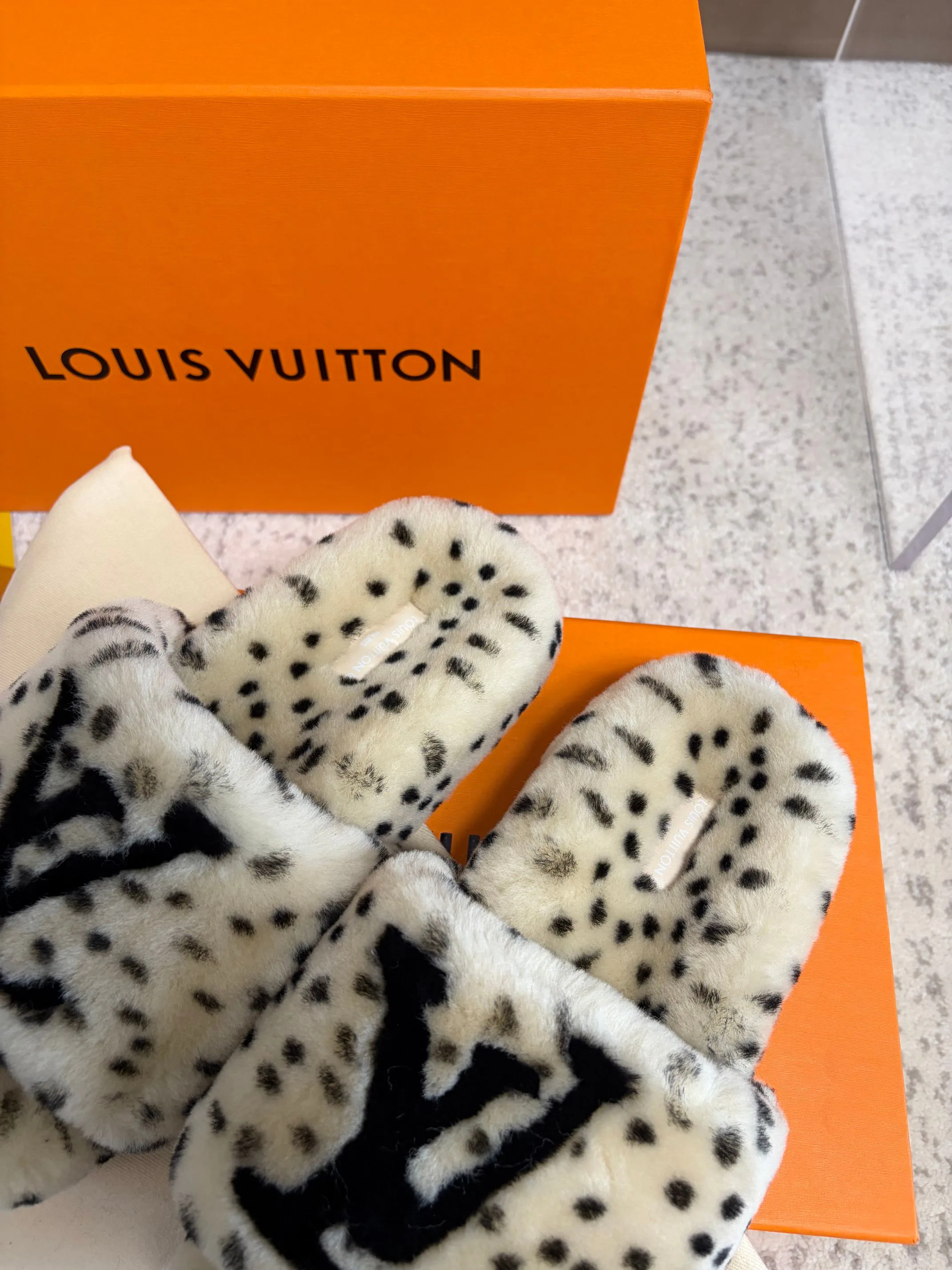 Тапочки Женские Louis Vuitton 18436103