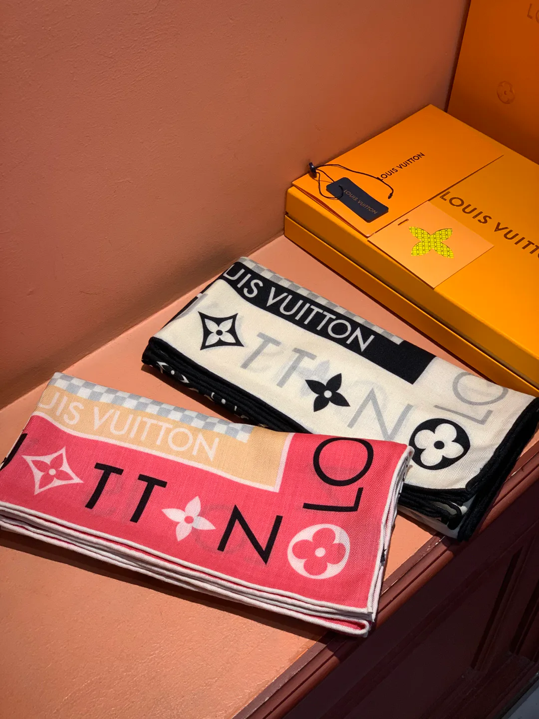 Шарфы Louis Vuitton 588343