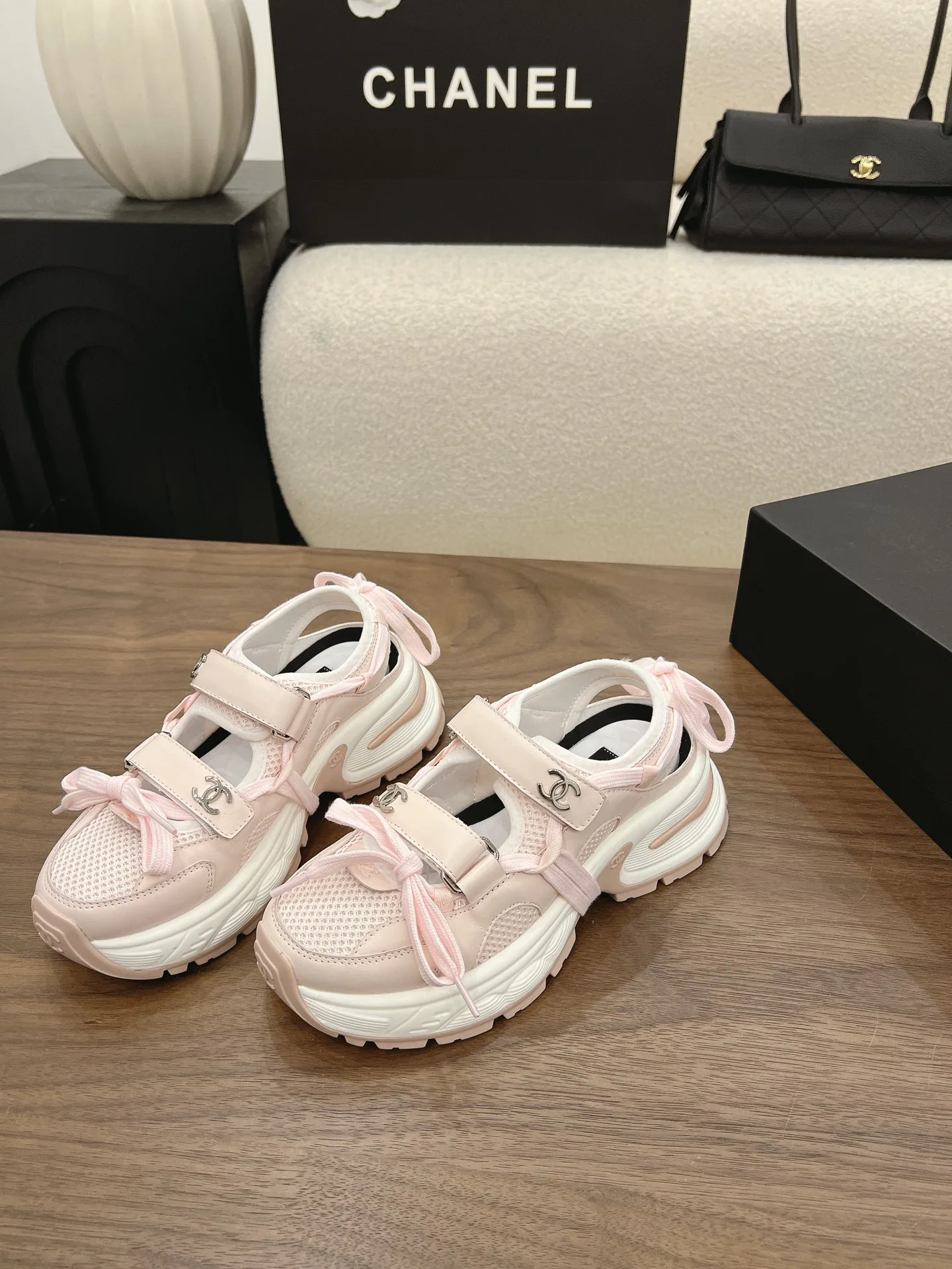 Кроссовки Женские Chanel 16915792