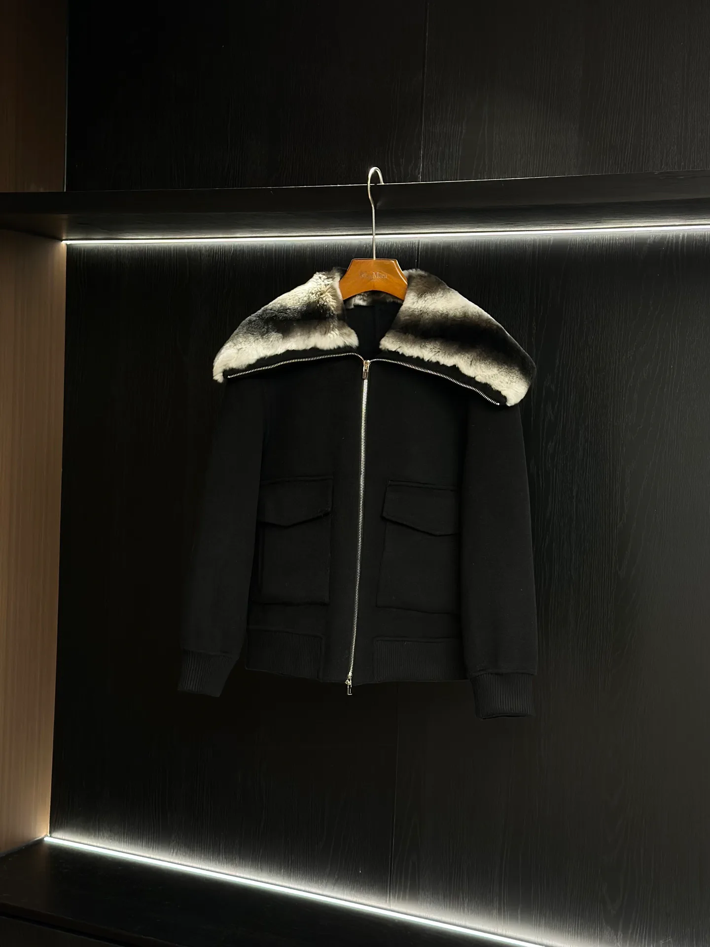 Куртки И Пуховики Женские Loro Piana 19438561