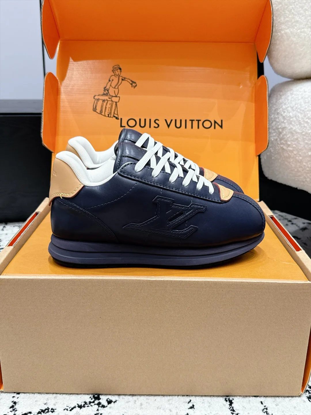 Кроссовки Женские Louis Vuitton 18406487