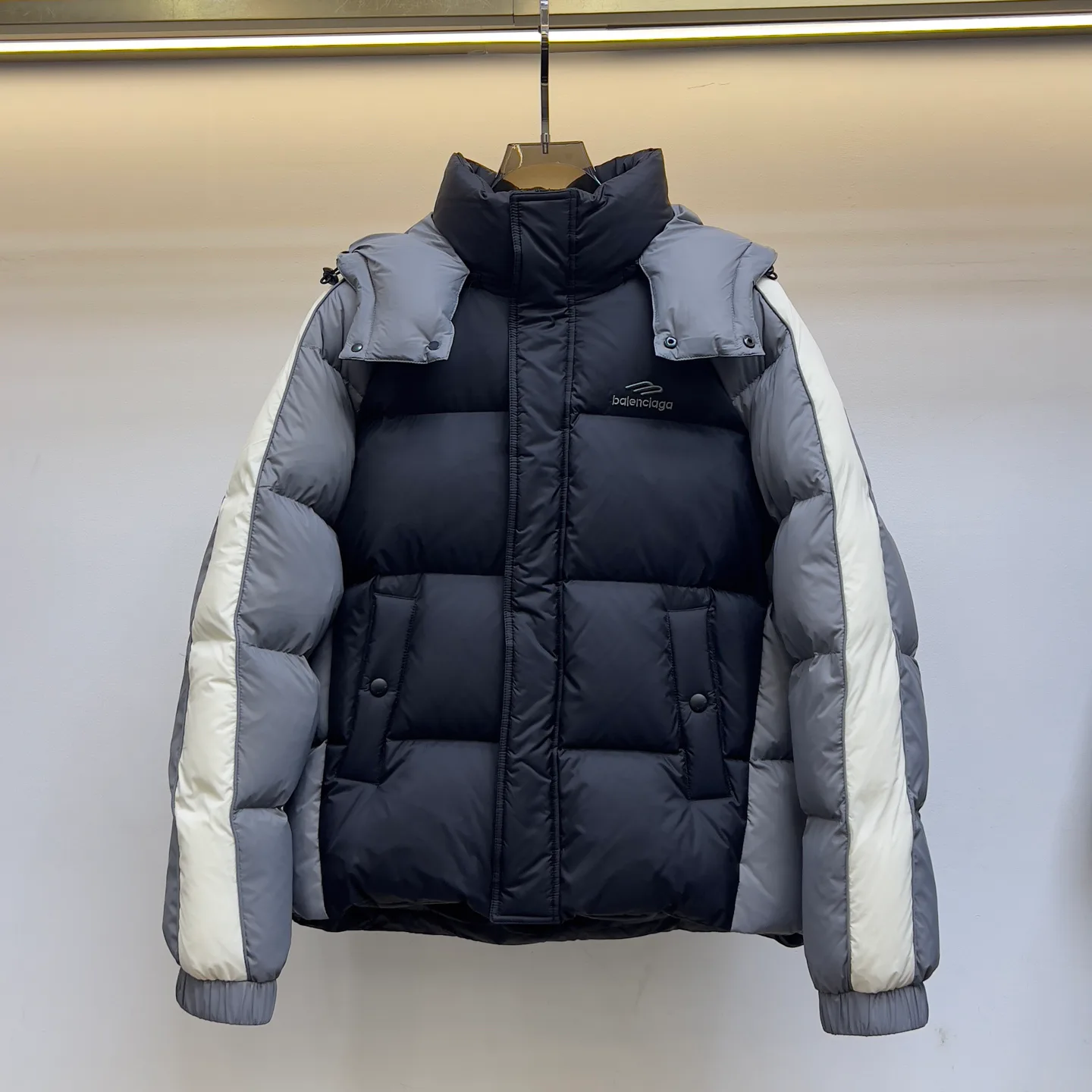 Куртки И Пуховики Женские Balenciaga 844183