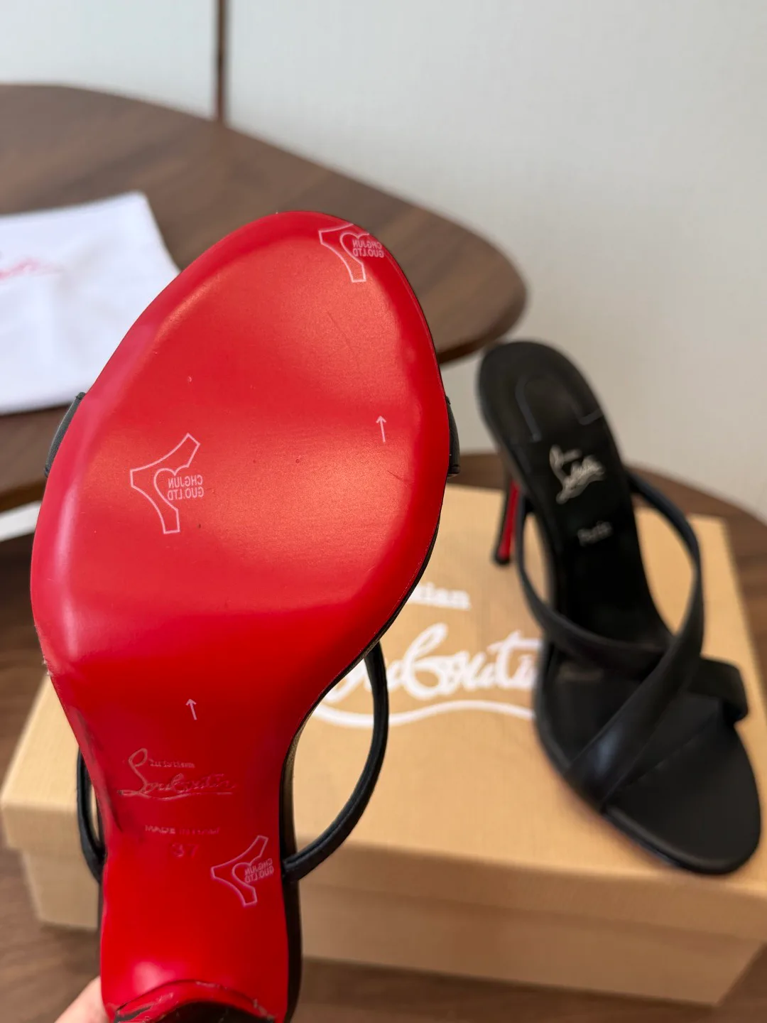 Босоножки Женские Christian Louboutin 18183094