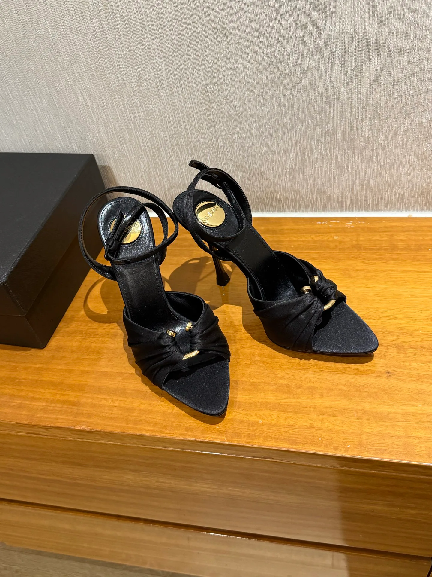 Босоножки Женские Saint Laurent 22193