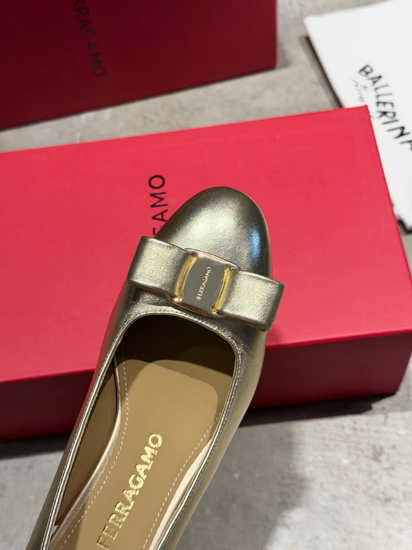 Туфли Женские Salvatore Ferragamo 13368380