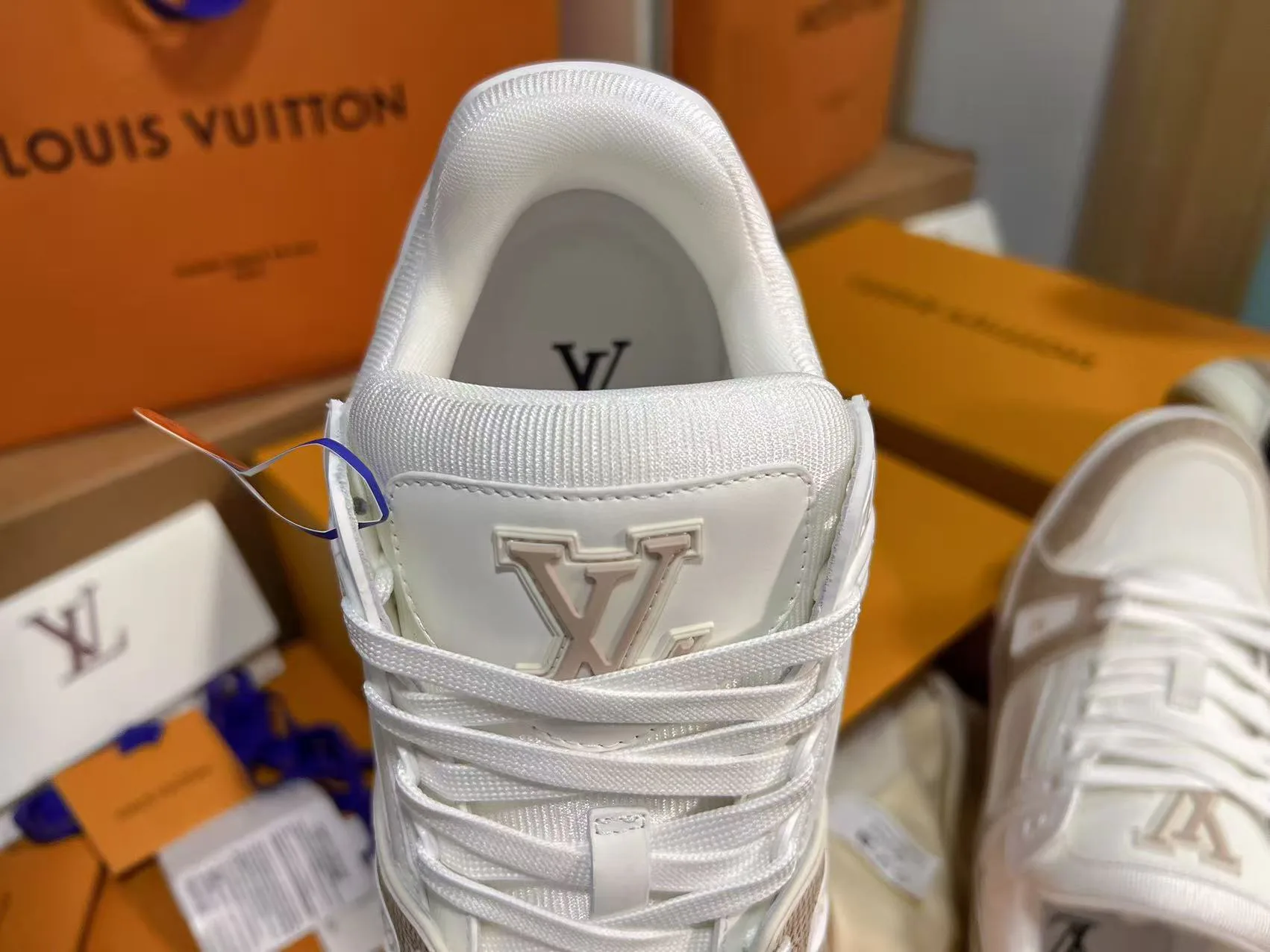Кроссовки Женские Louis Vuitton 11696563