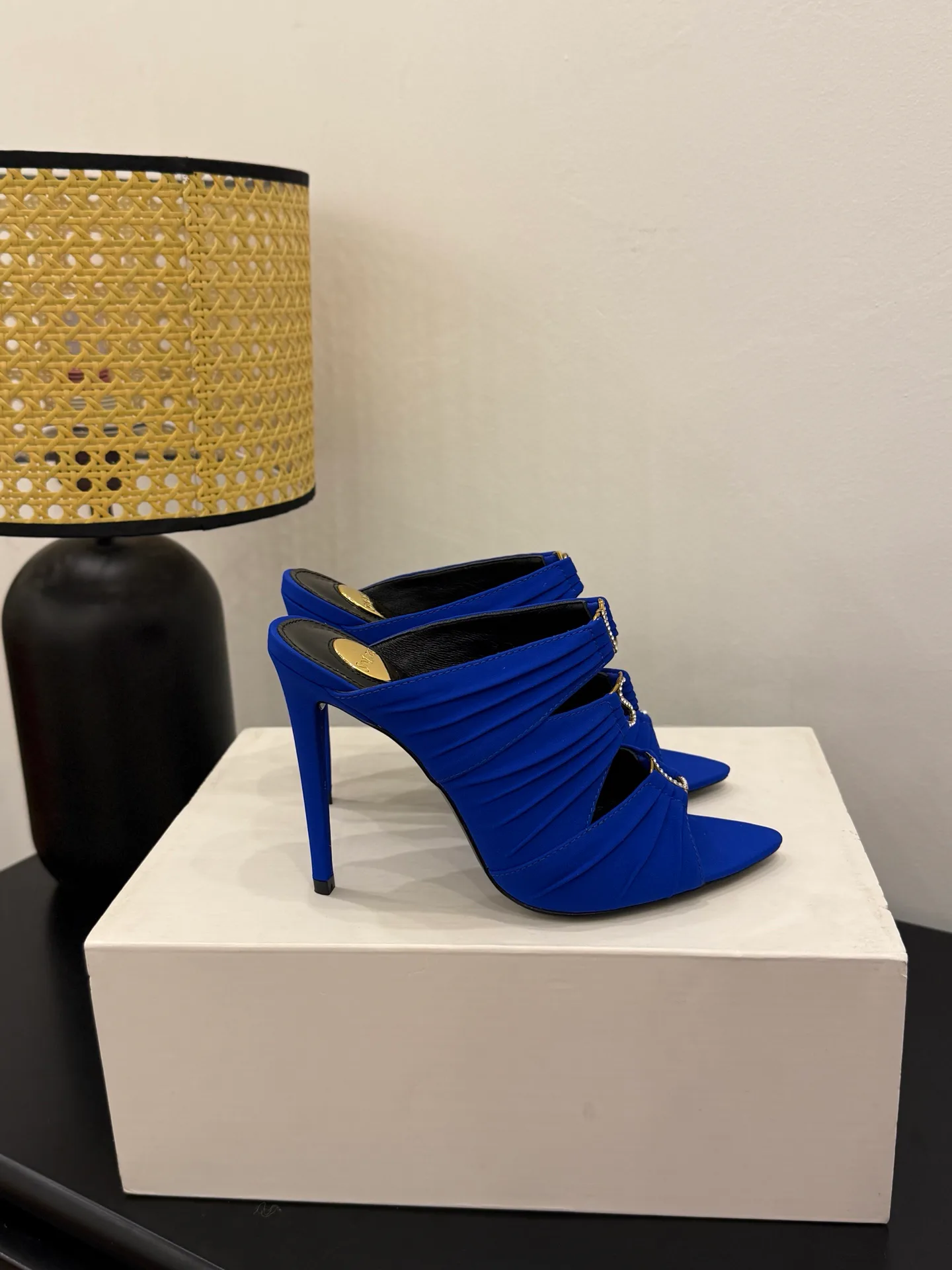 Босоножки Женские Saint Laurent 11739357