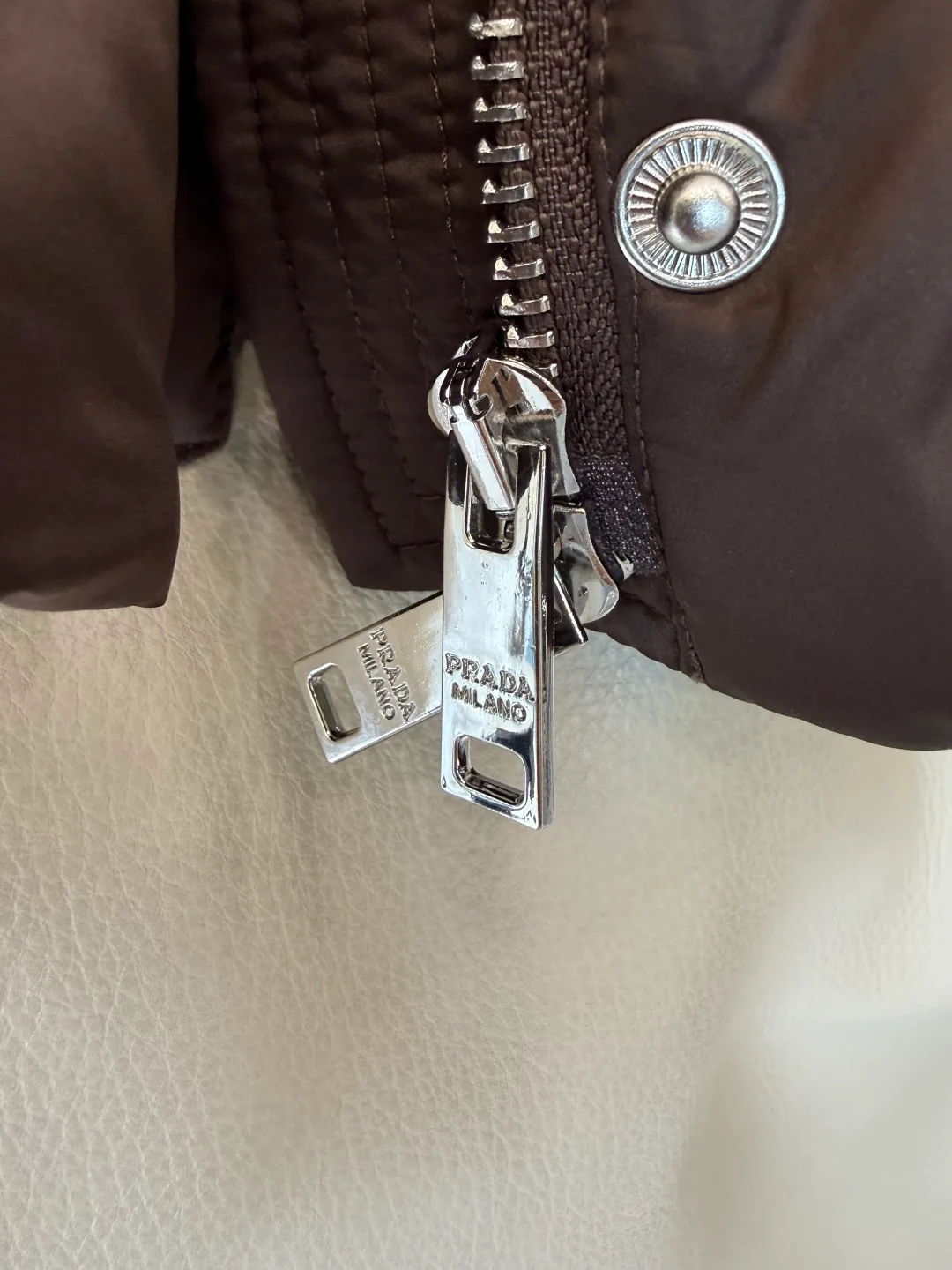 Куртки И Пуховики Женские Prada 18674646