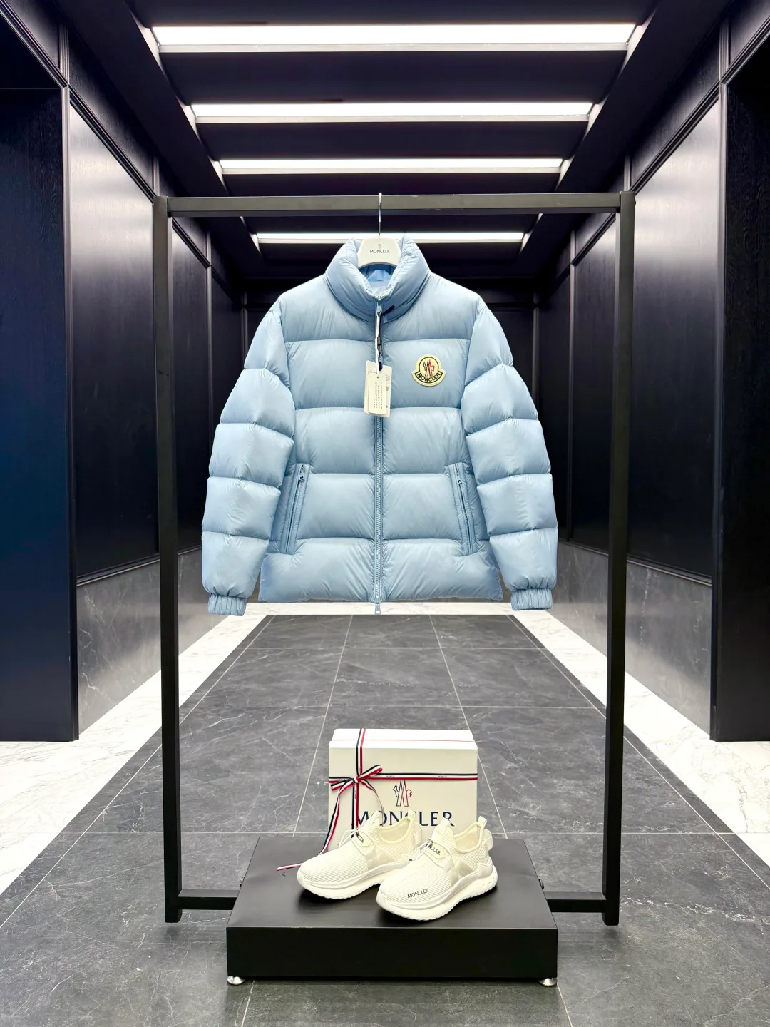 Куртки И Пуховики Мужские Moncler 17918145