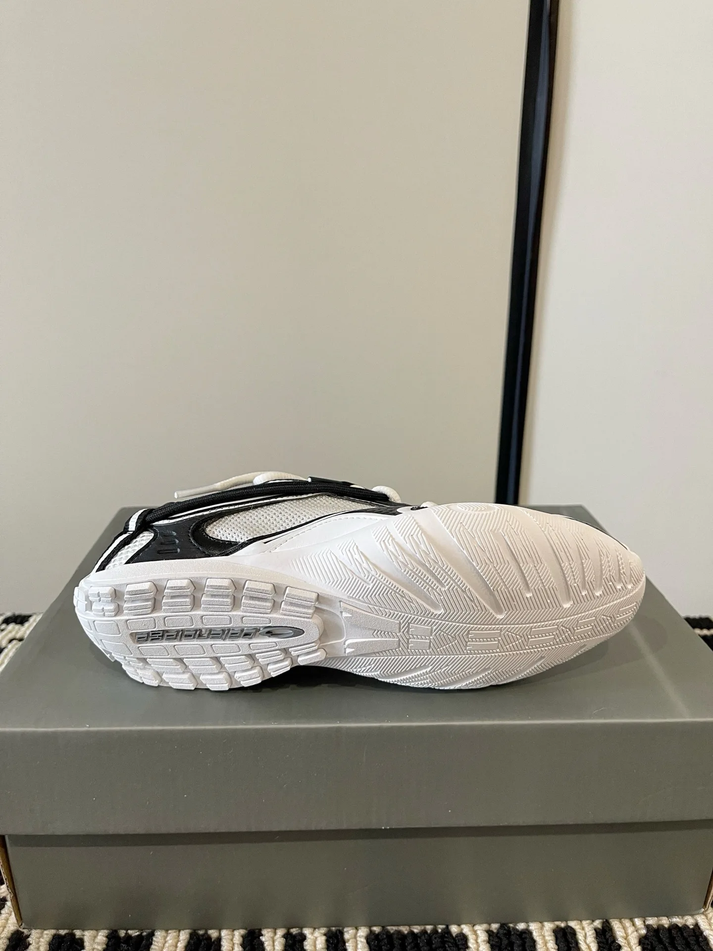 Кроссовки Женские Balenciaga 18386309