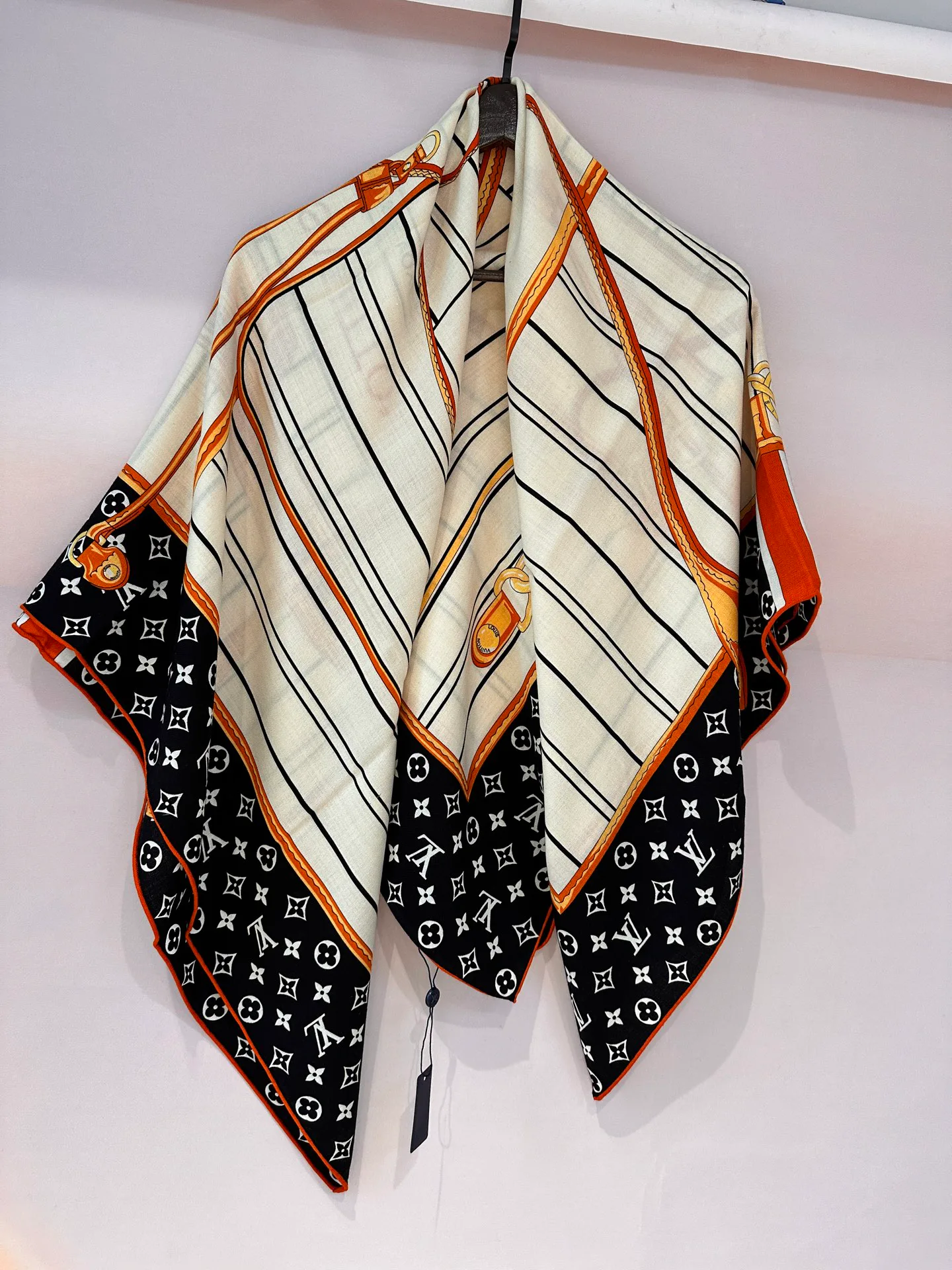 Шарфы Louis Vuitton 11910615