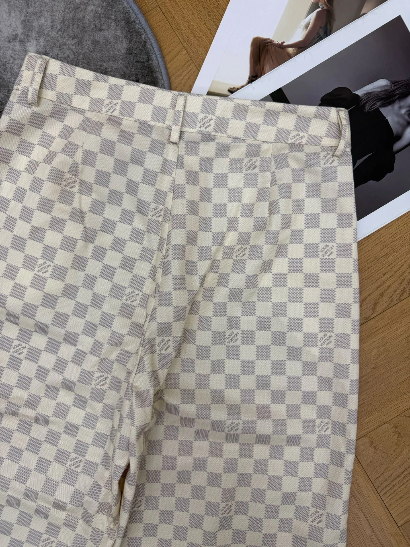 Брюки Женские Louis Vuitton 18348266