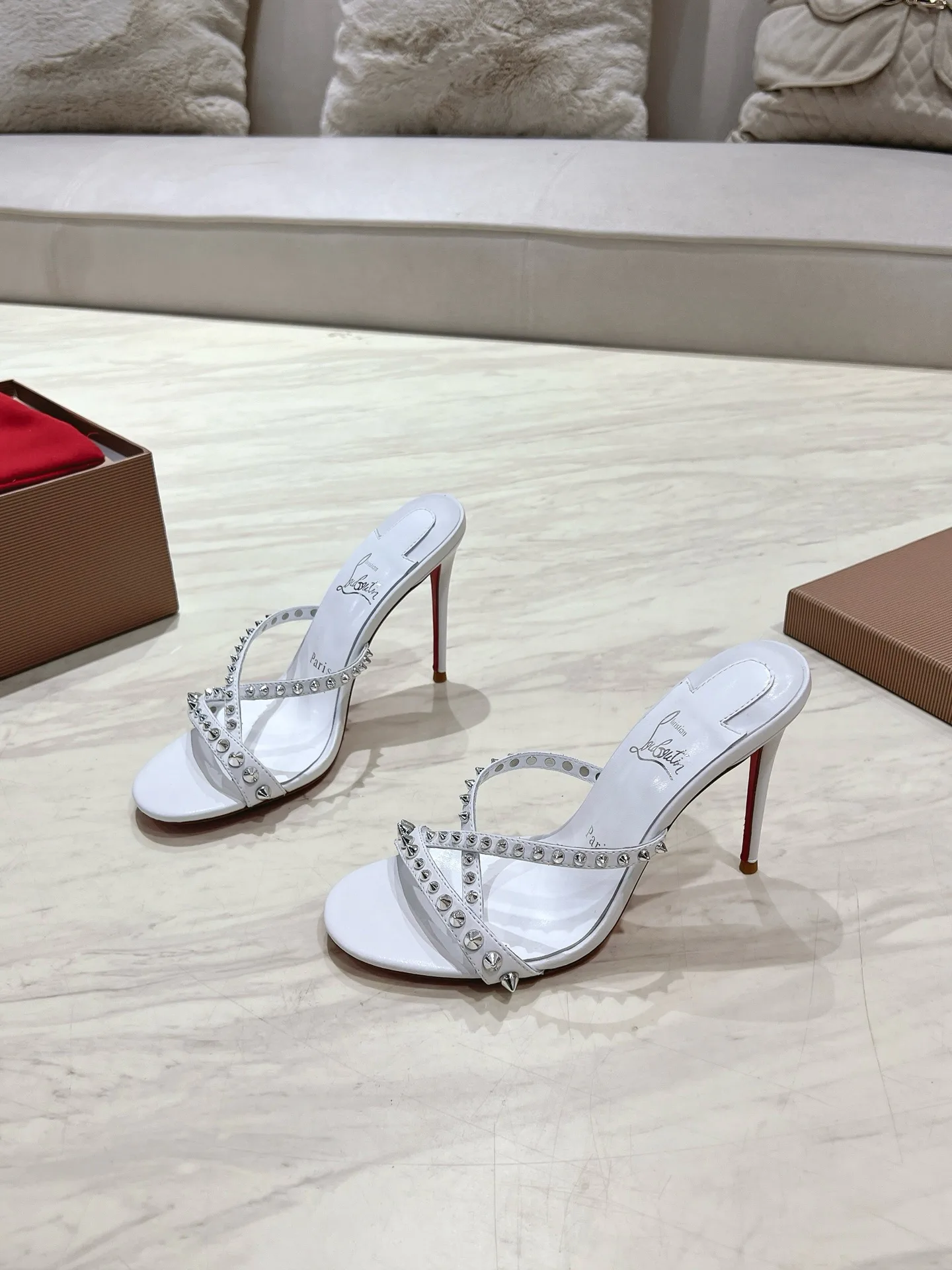 Босоножки Женские Christian Louboutin 35784