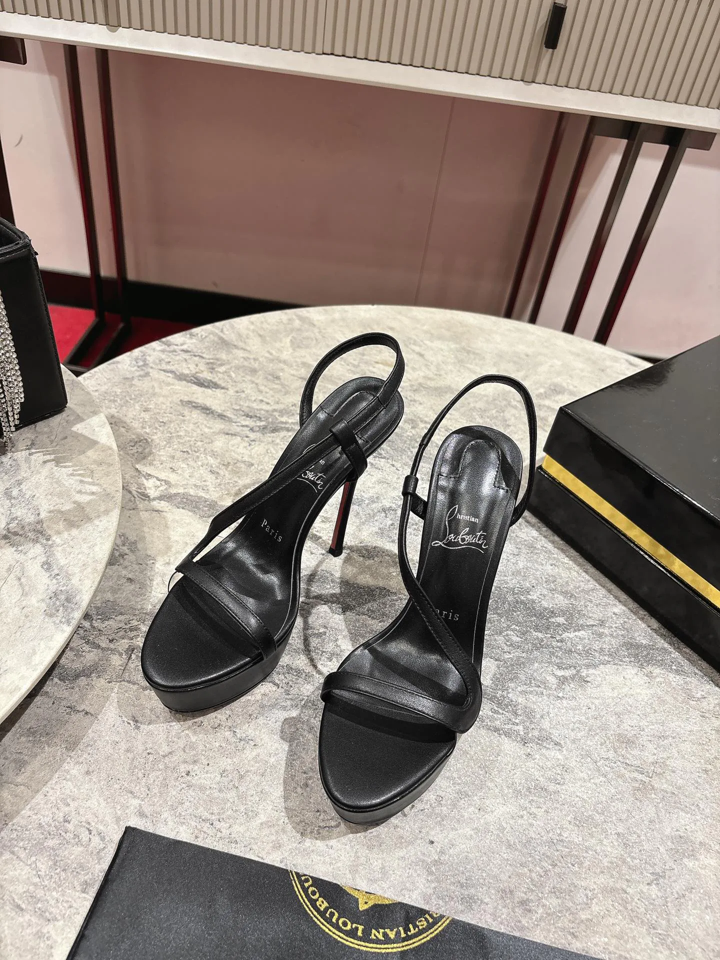 Босоножки Женские Christian Louboutin 19581793