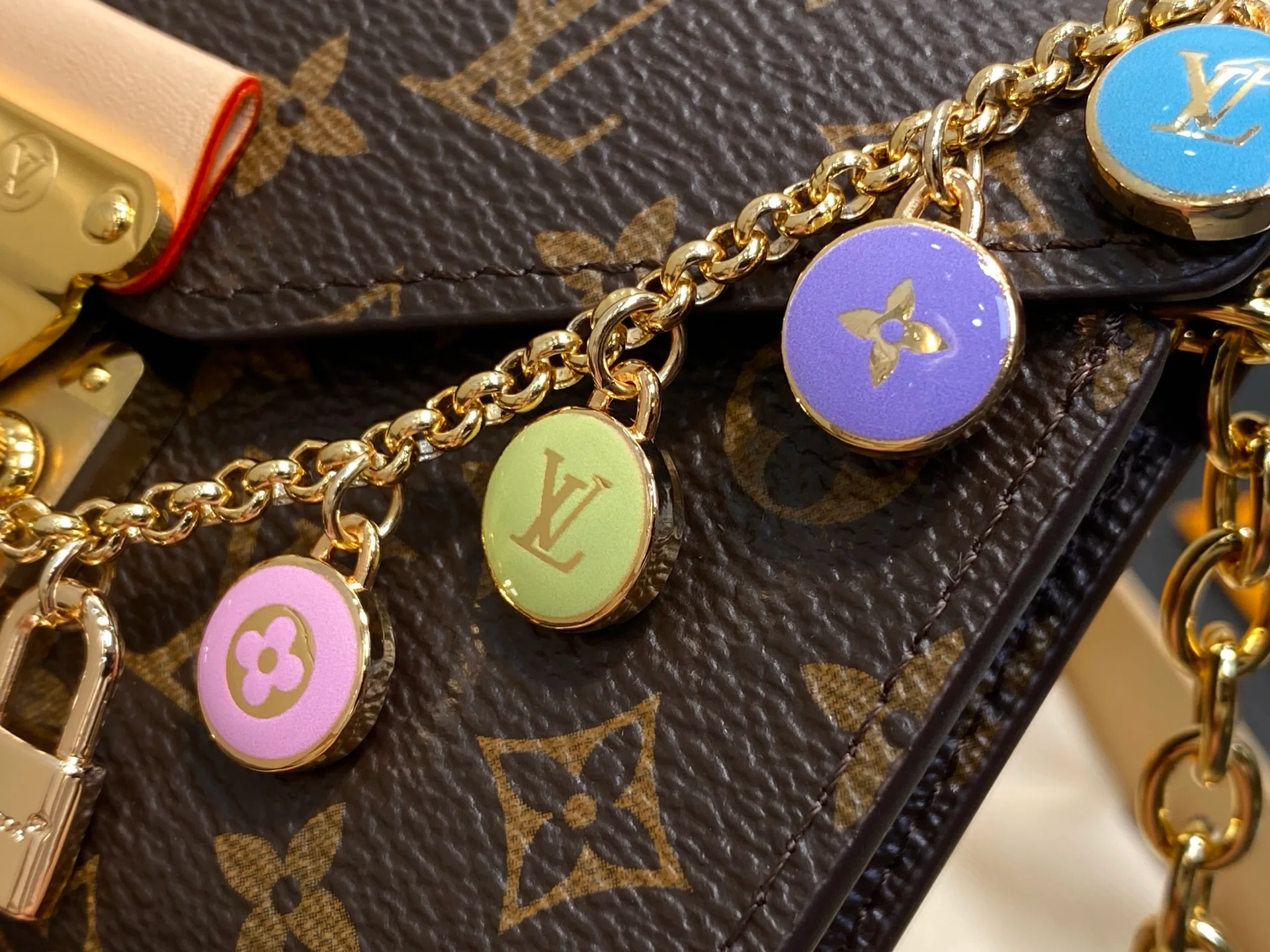 Поясные Сумки Женские Louis Vuitton 14776077