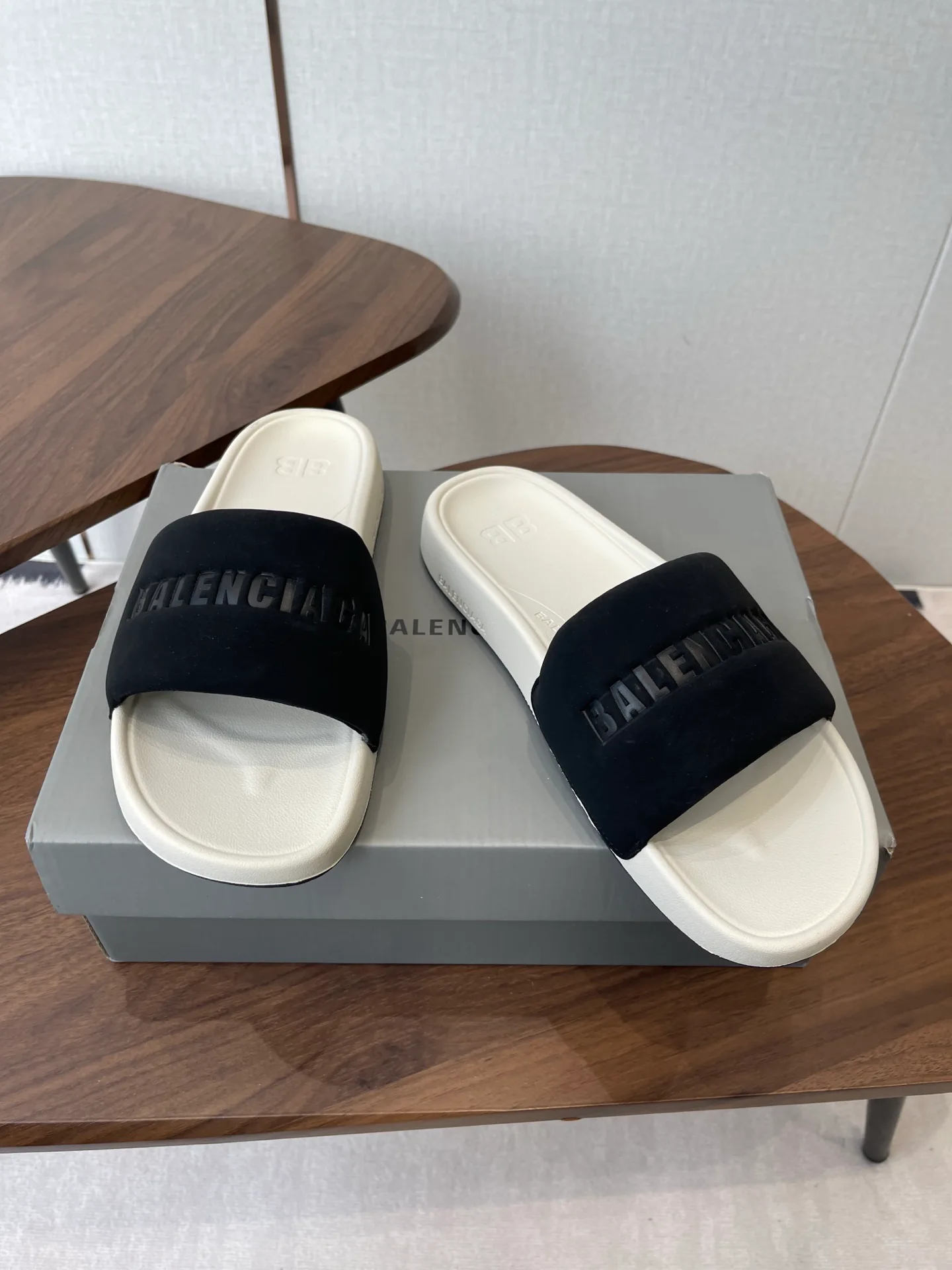 Шлепанцы Женские Balenciaga 11227408