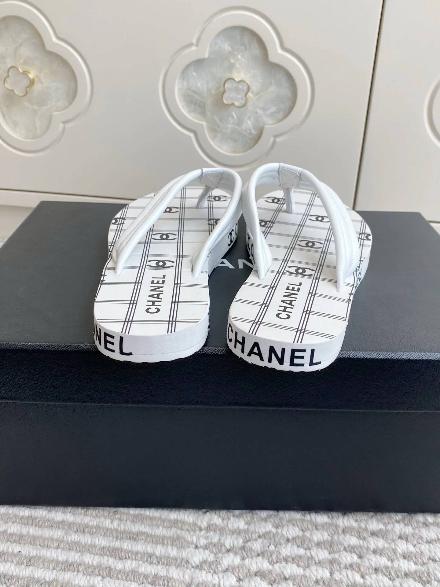 Шлепанцы Женские Chanel 11909742